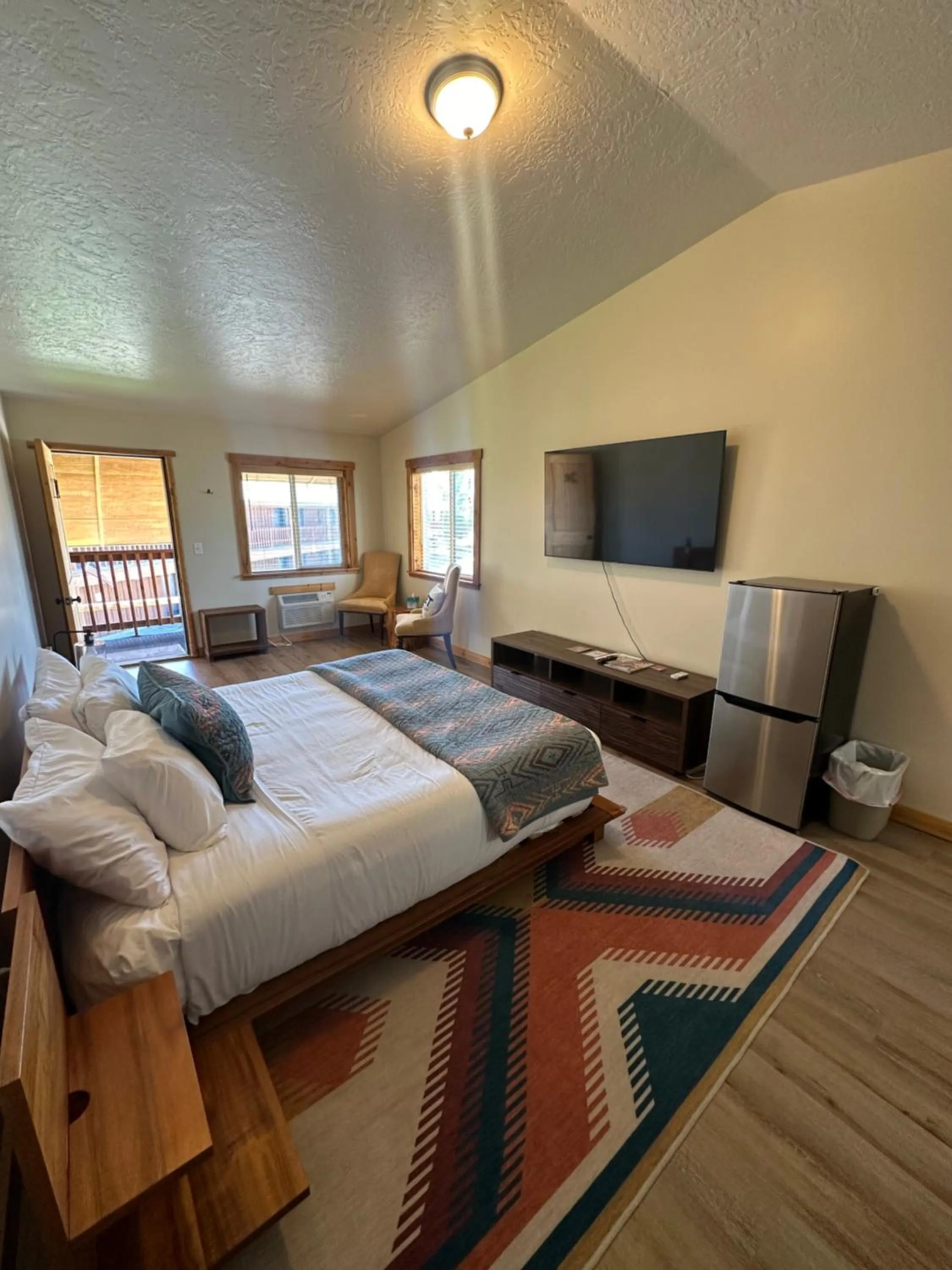 Photo of the whole room, Bed in Teton Peaks Resort