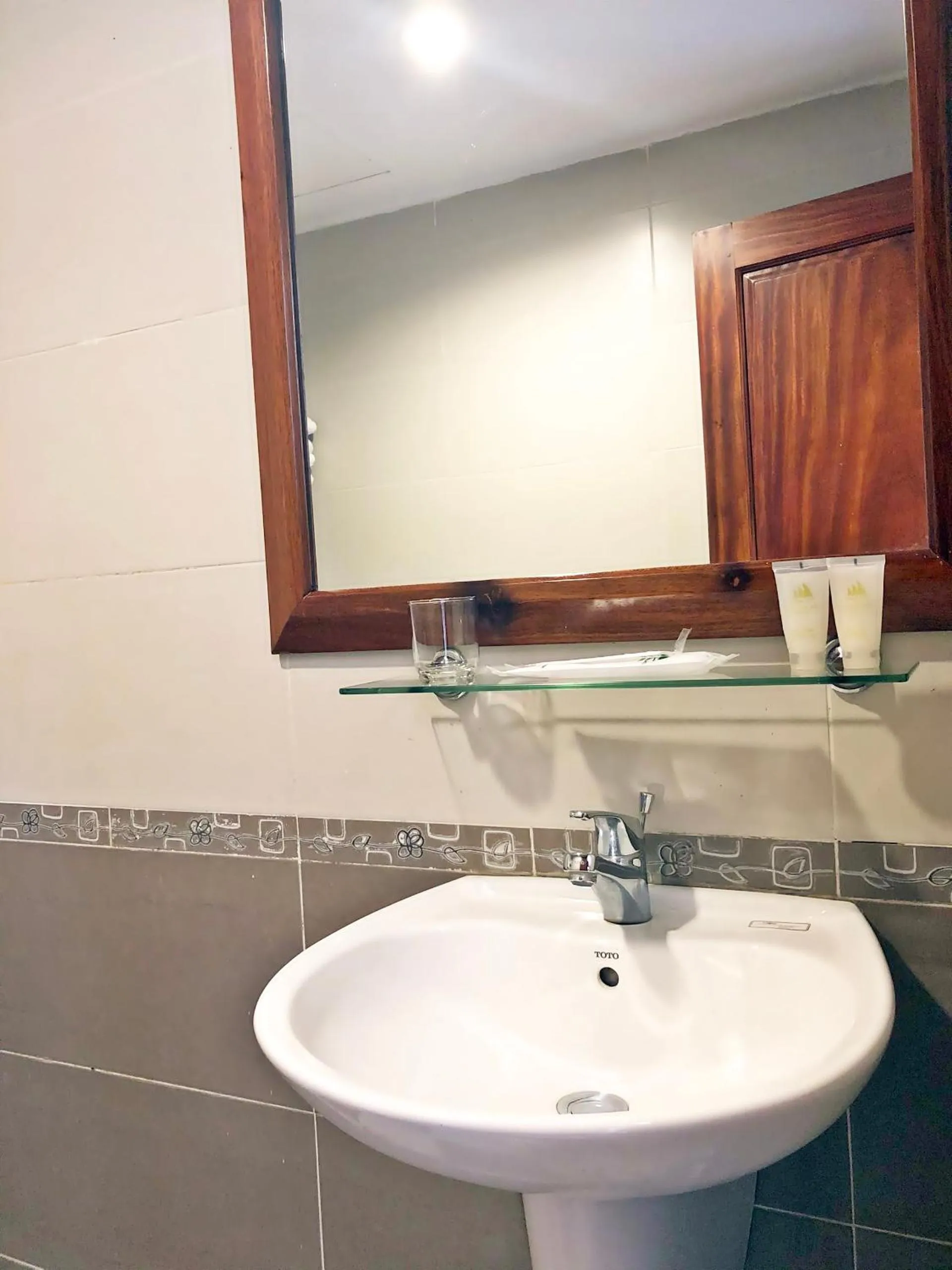 Bathroom in White Palace 2