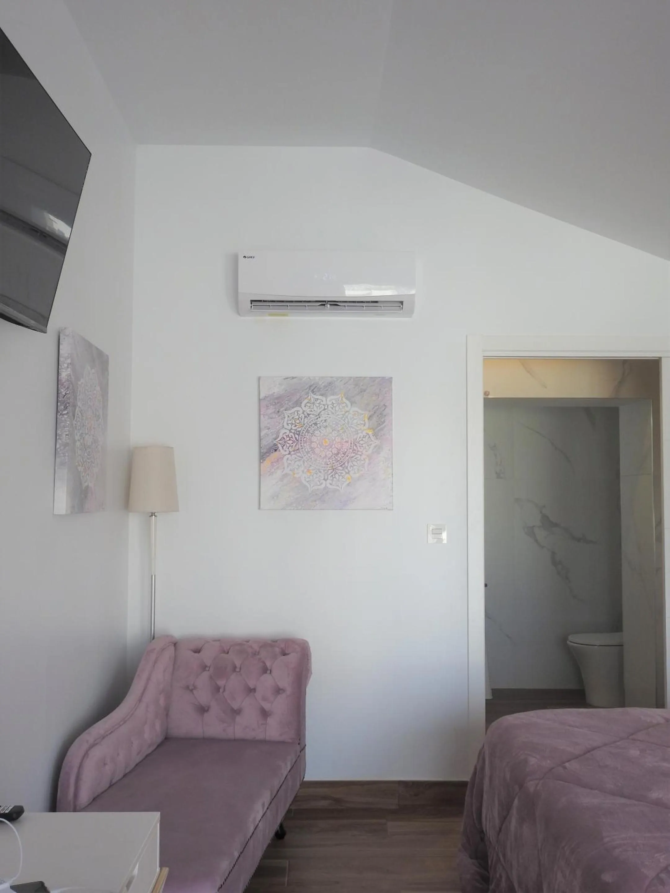 Bedroom, Bed in Sandra Rooms