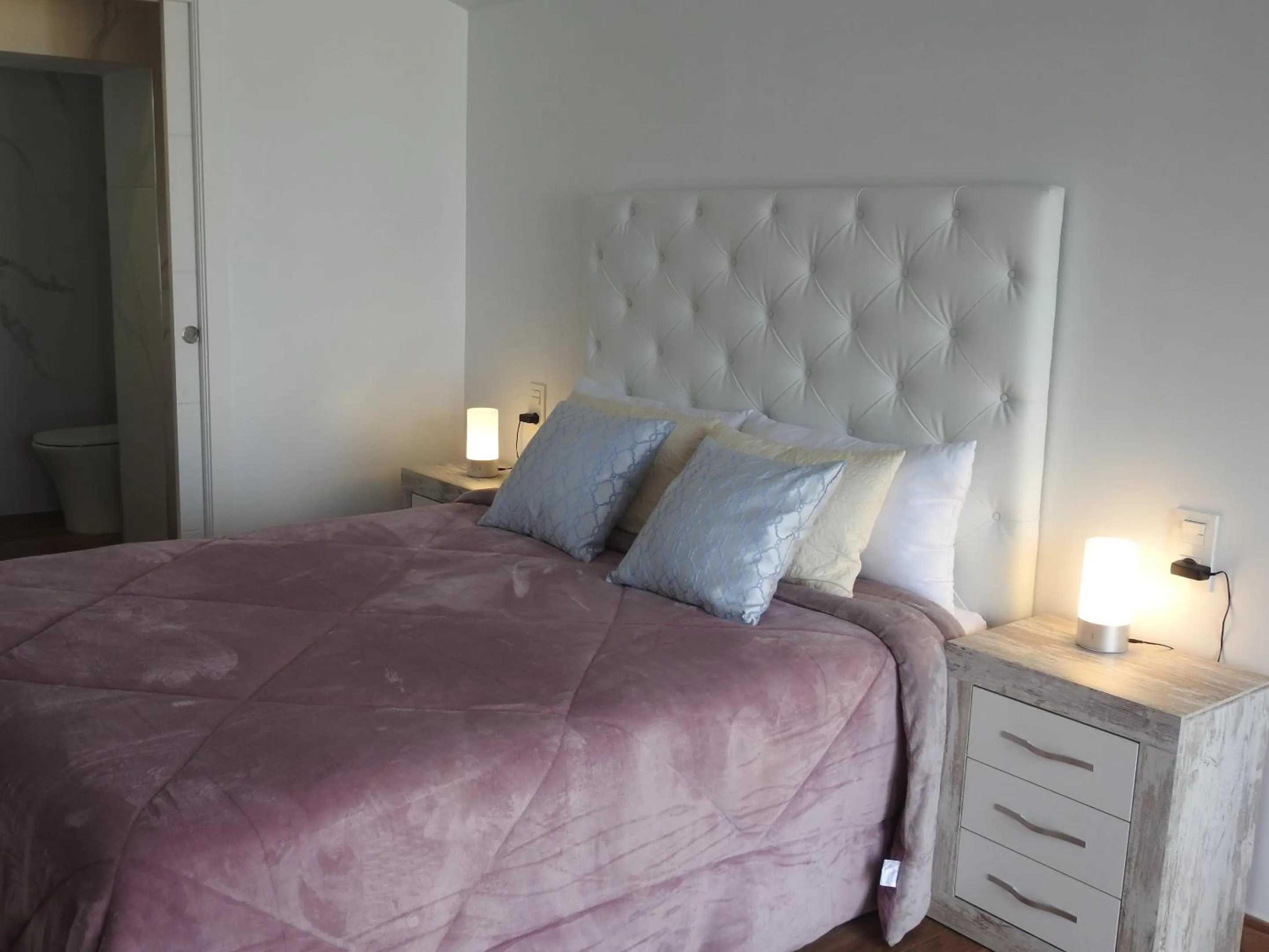 Bedroom, Bed in Sandra Rooms