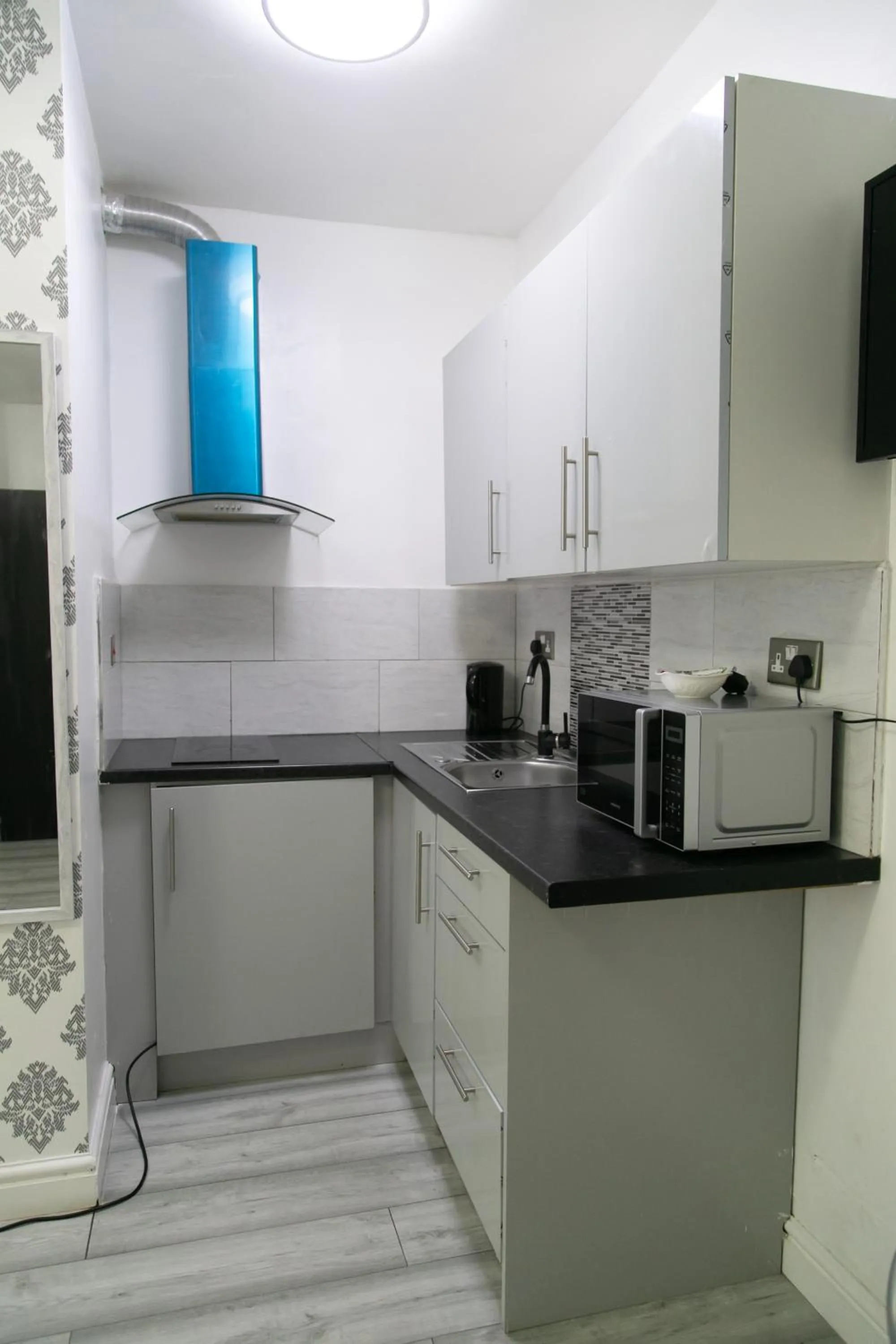 Kitchen or kitchenette in Hills View Apartments