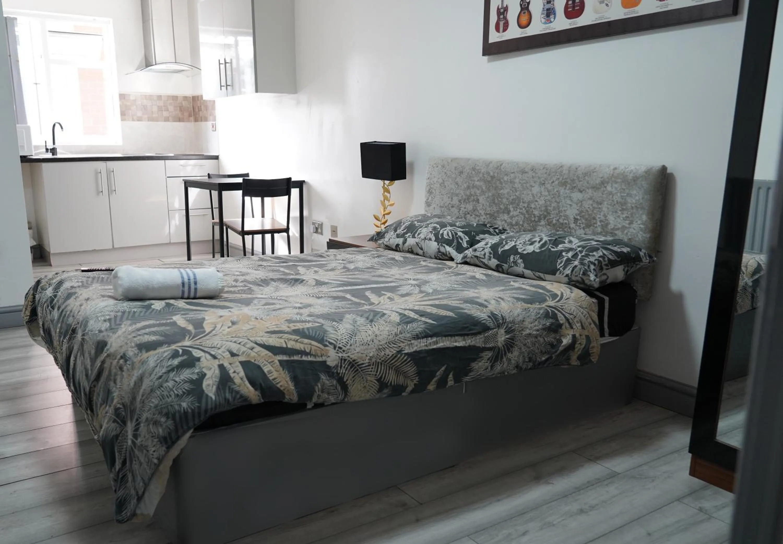 Photo of the whole room, Bed in Hills View Apartments