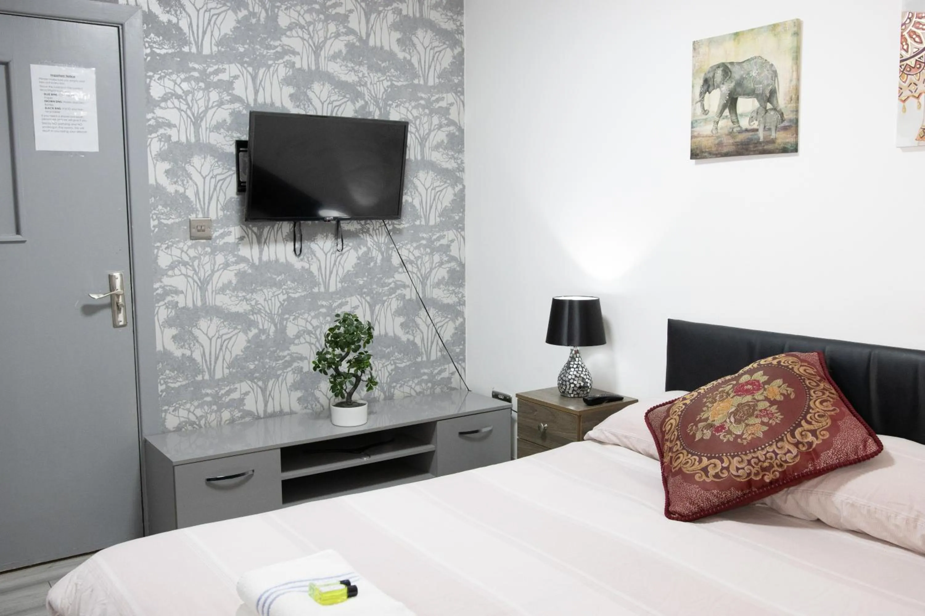 Bed in Hills View Apartments