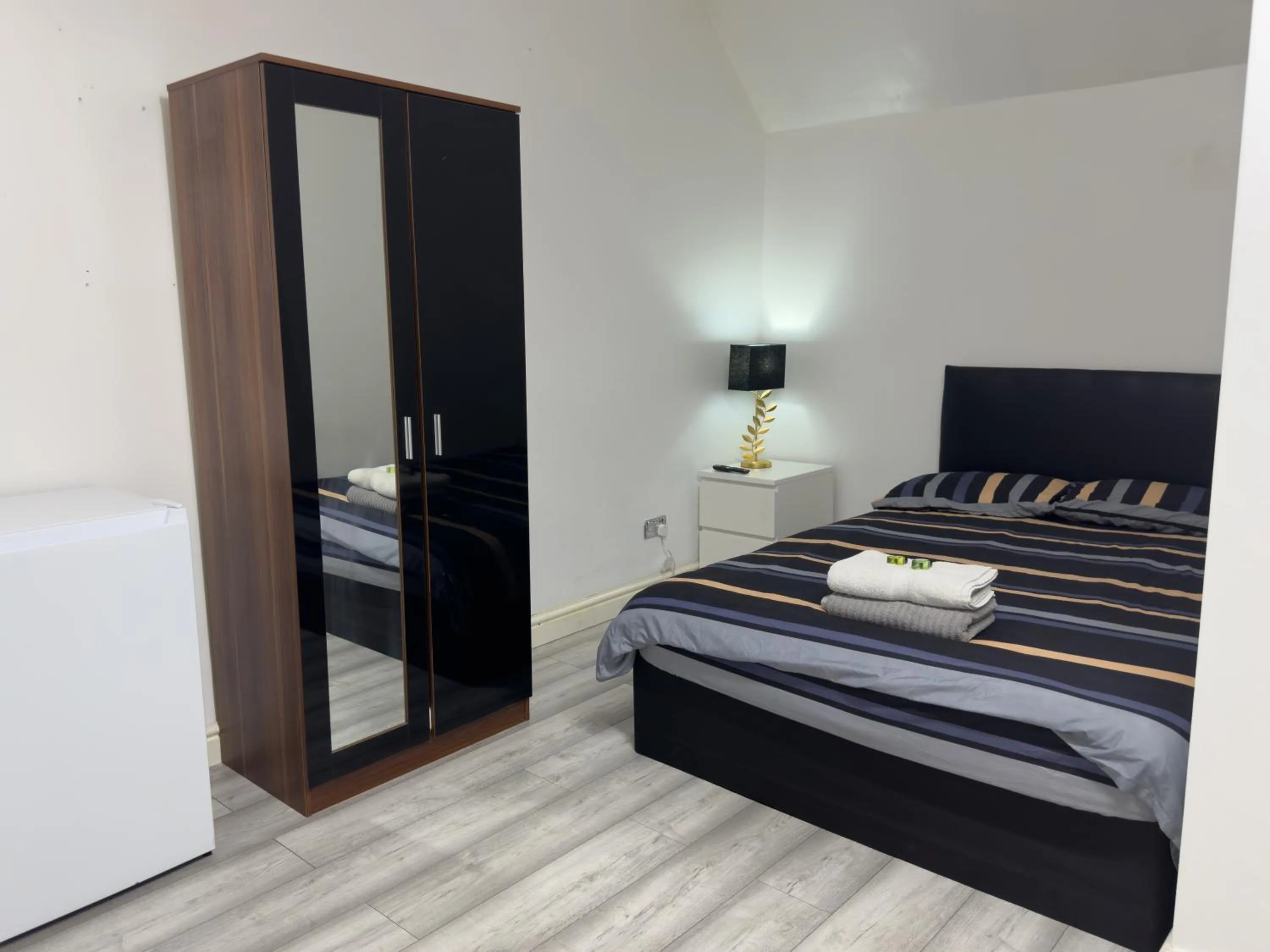 Bed in Hills View Apartments