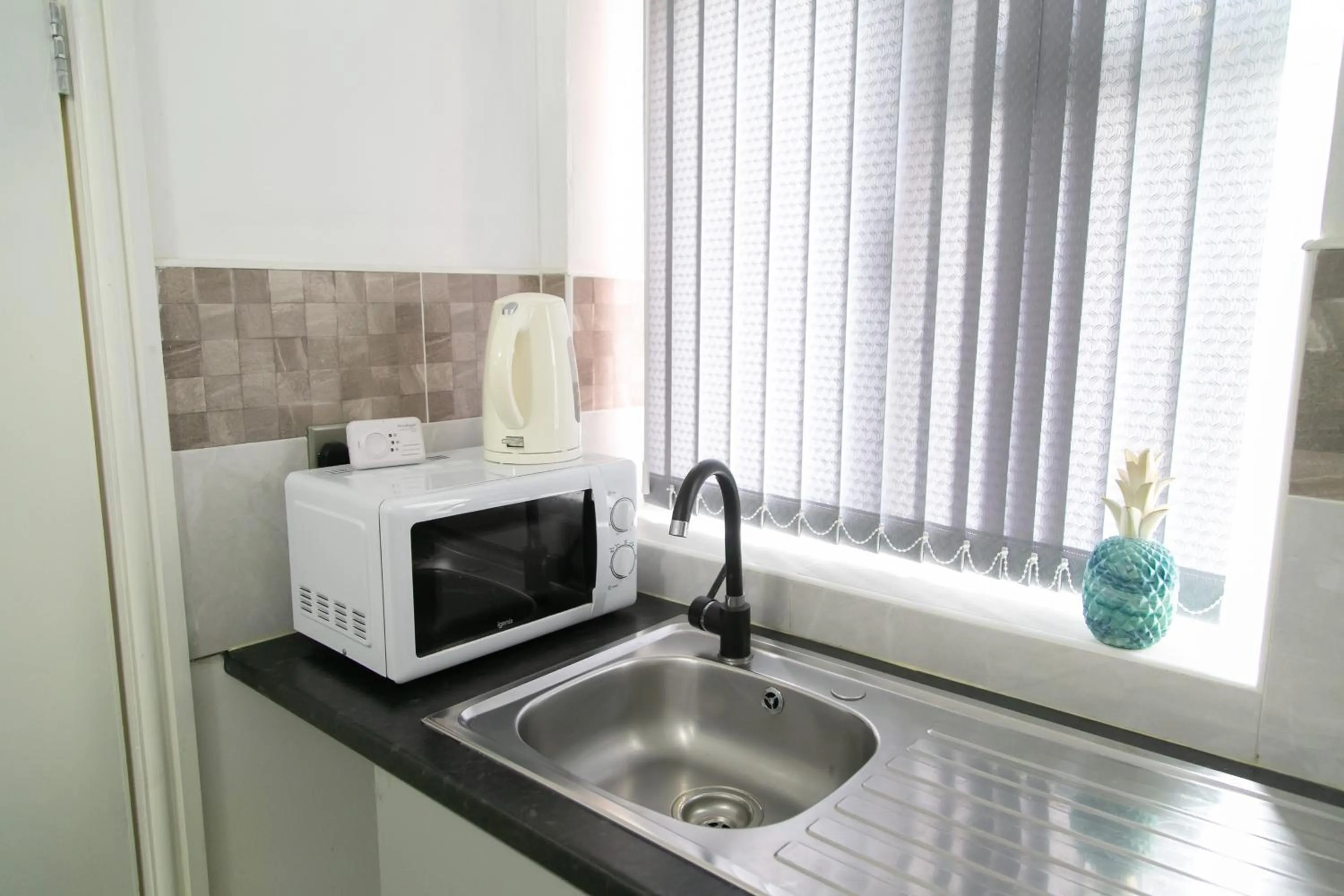 Kitchen or kitchenette in Hills View Apartments
