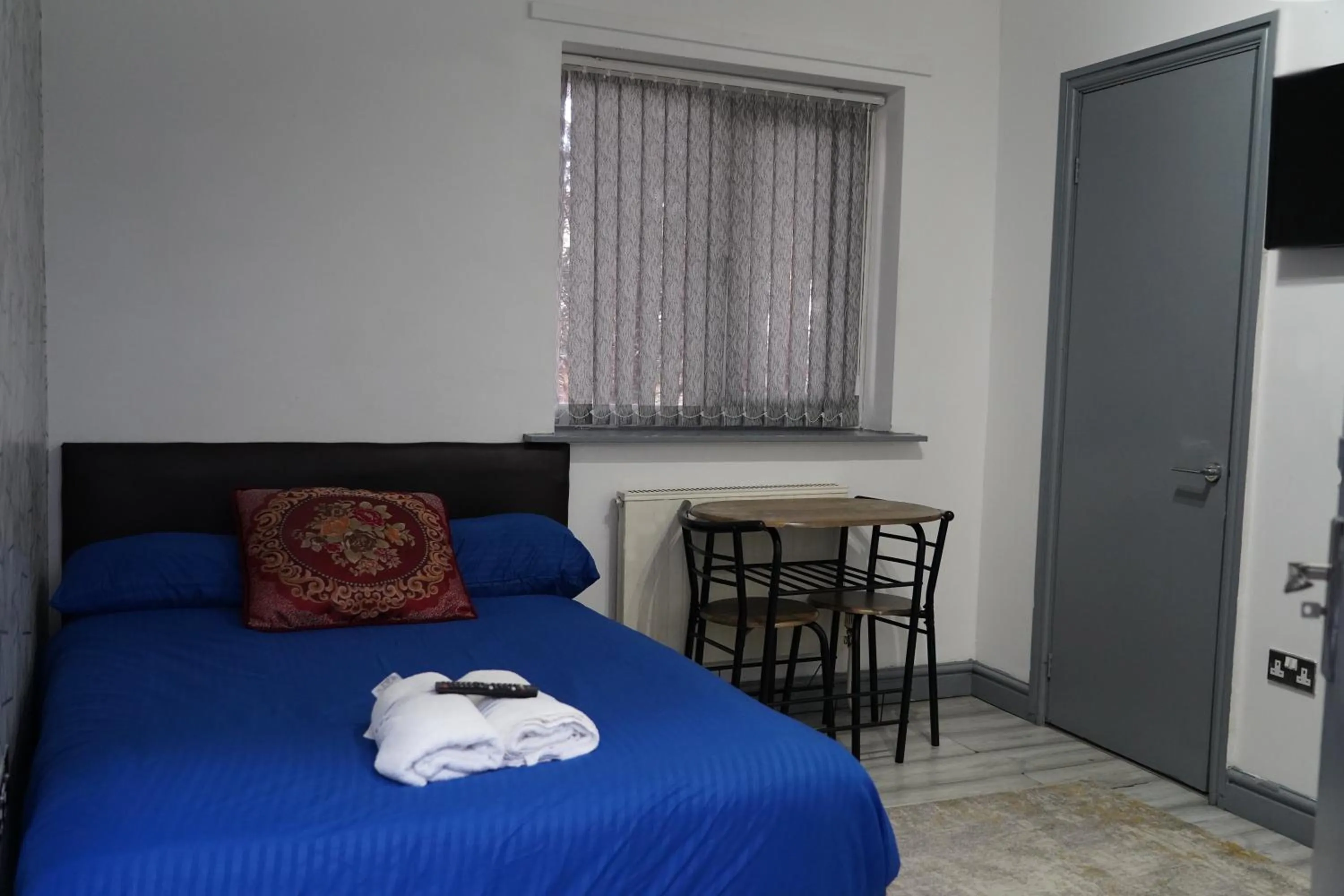 Bed in Hills View Apartments