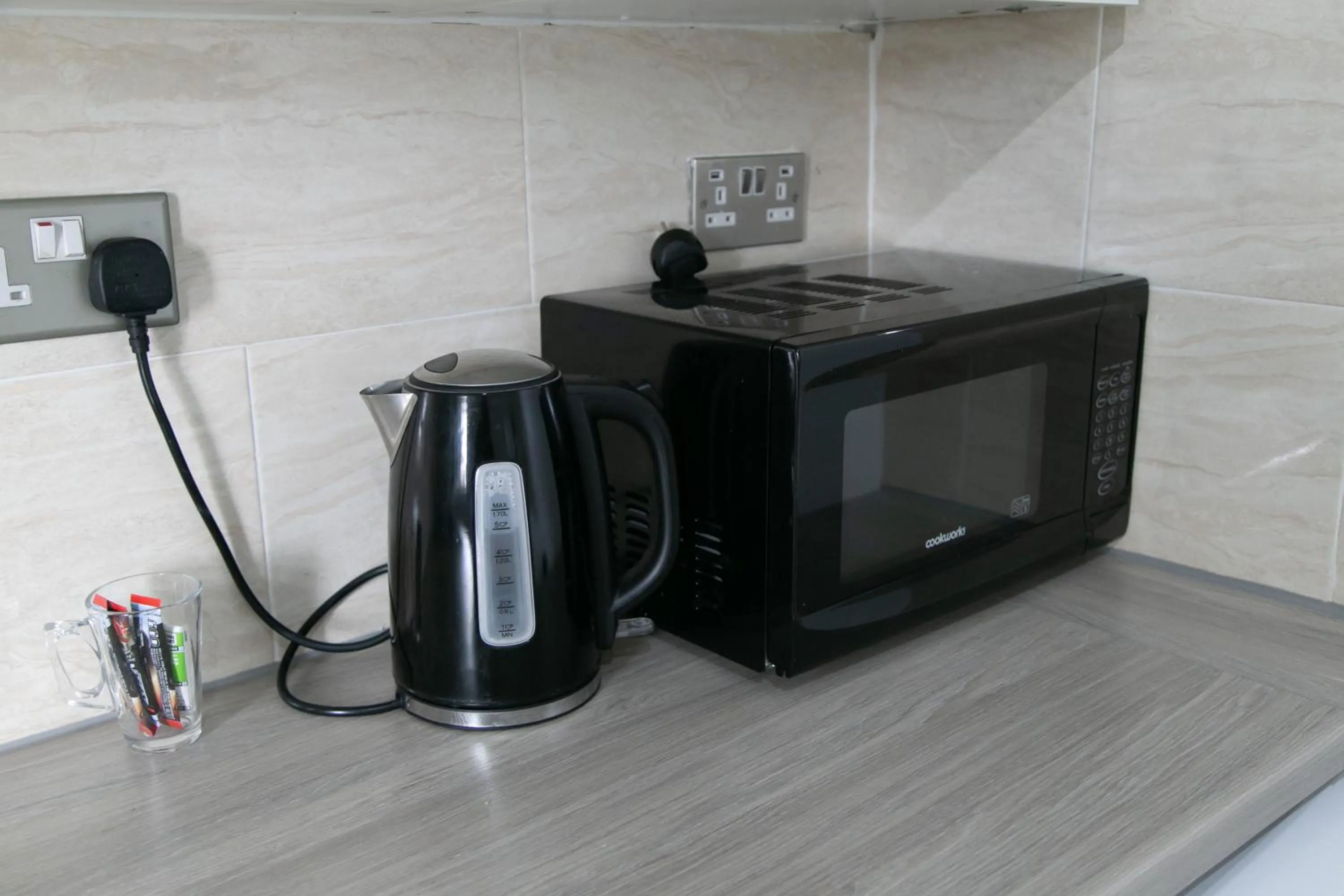 Coffee/tea facilities in Hills View Apartments