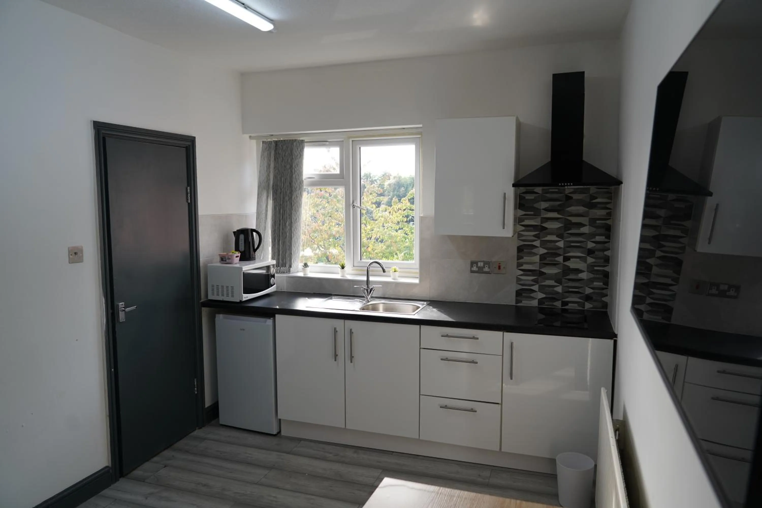 Kitchen or kitchenette in Hills View Apartments