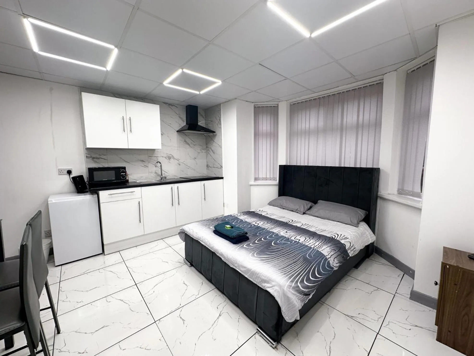 Bed in Hills View Apartments