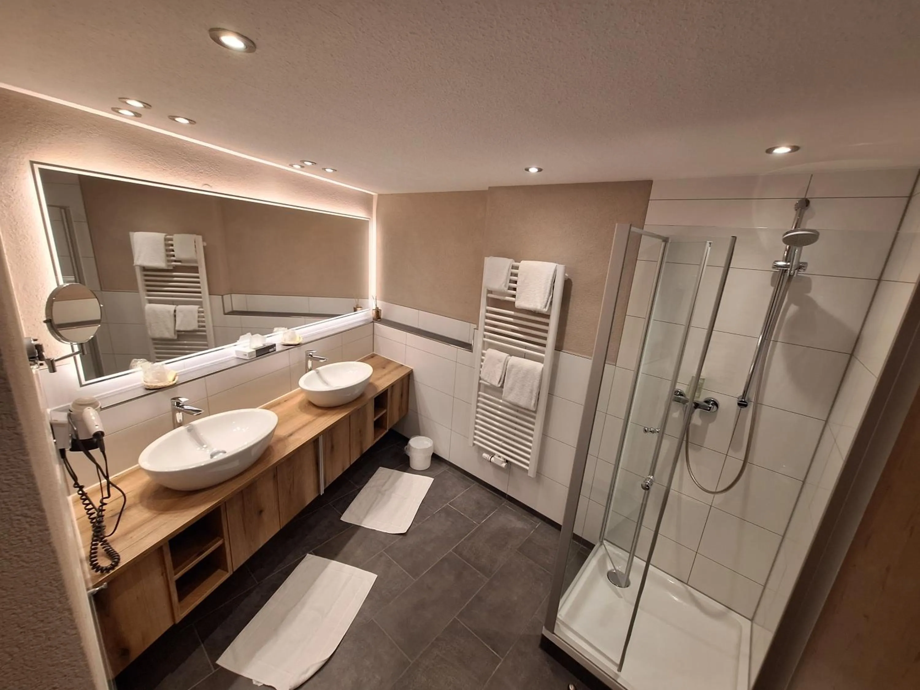 Bathroom in Lobinger-Parkhotel