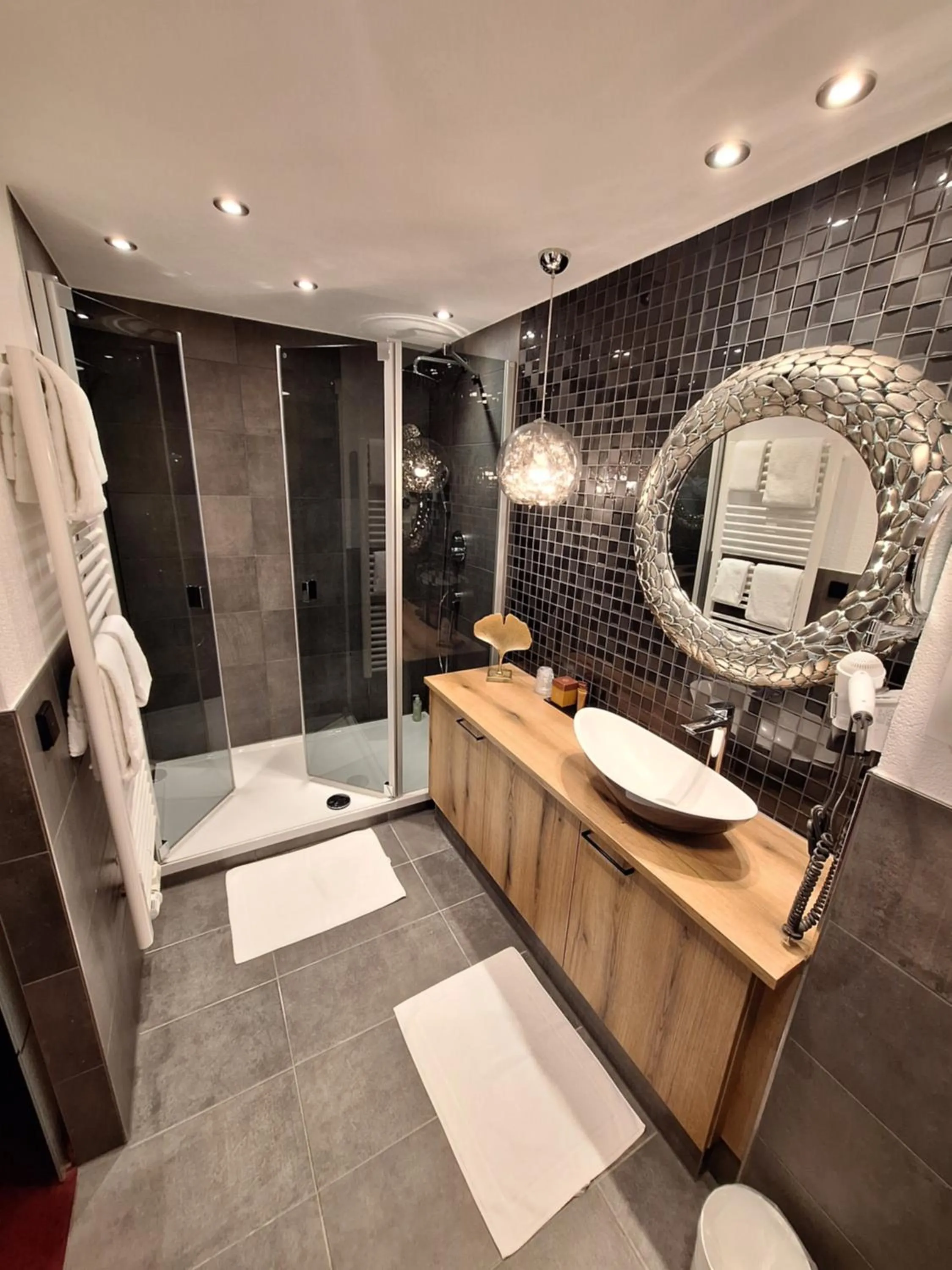 Shower in Lobinger-Parkhotel