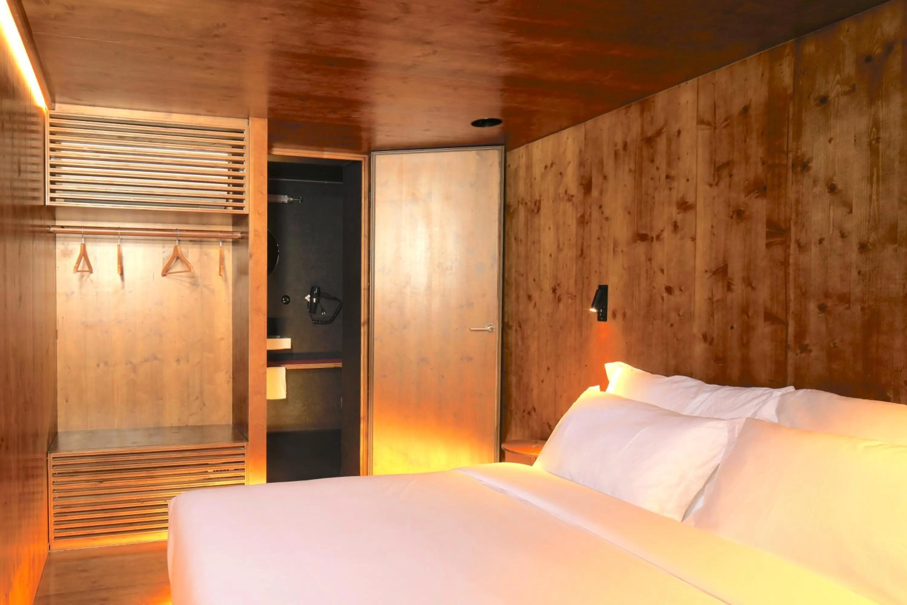 Decorative detail, Bed in Zero Box Lodge Coimbra