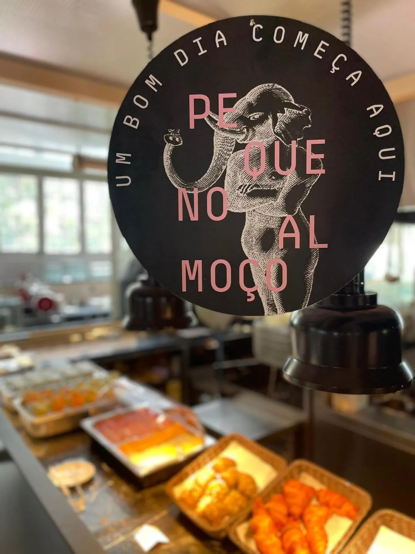 Restaurant/places to eat in Zero Box Lodge Coimbra