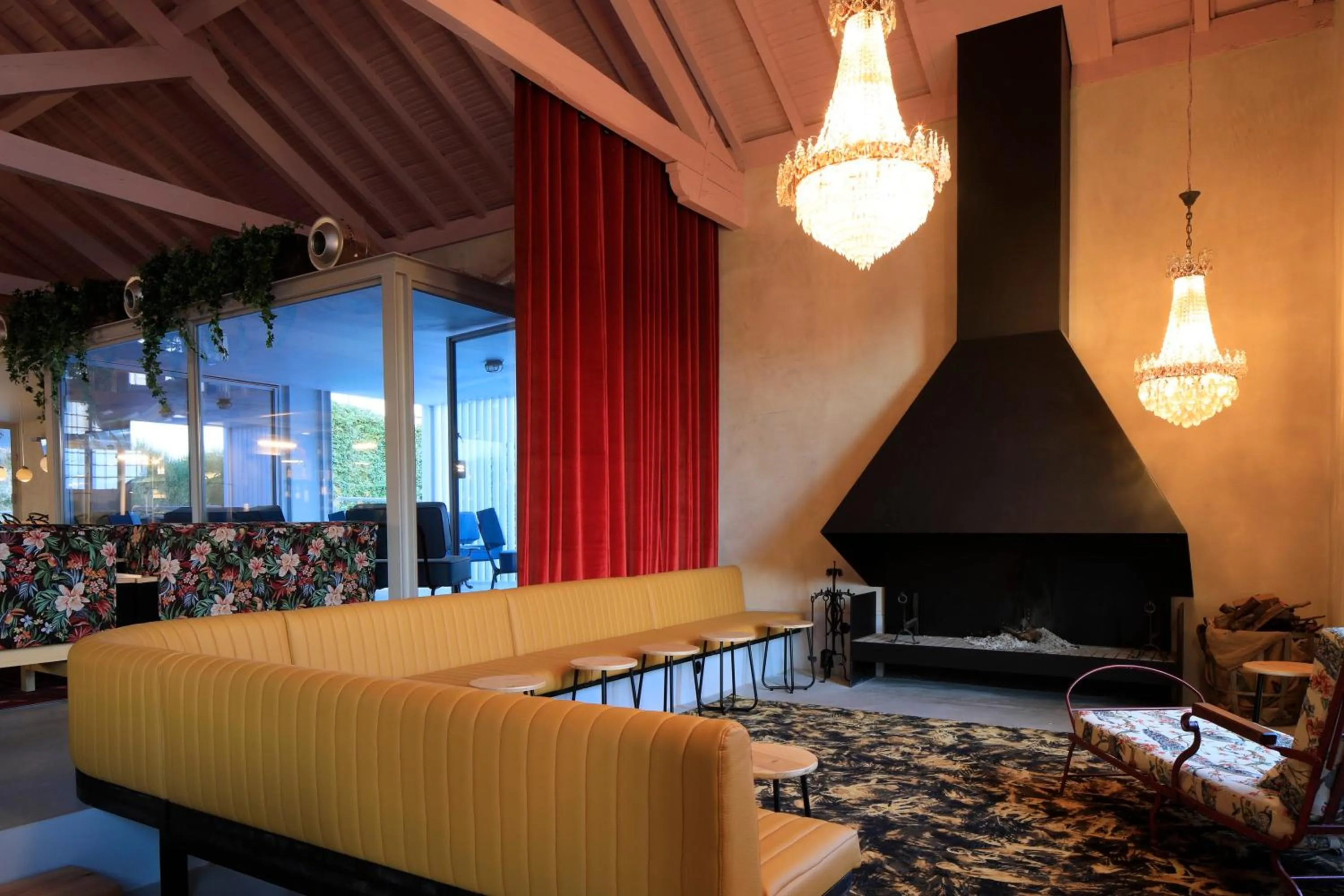 Restaurant/places to eat in Zero Box Lodge Coimbra