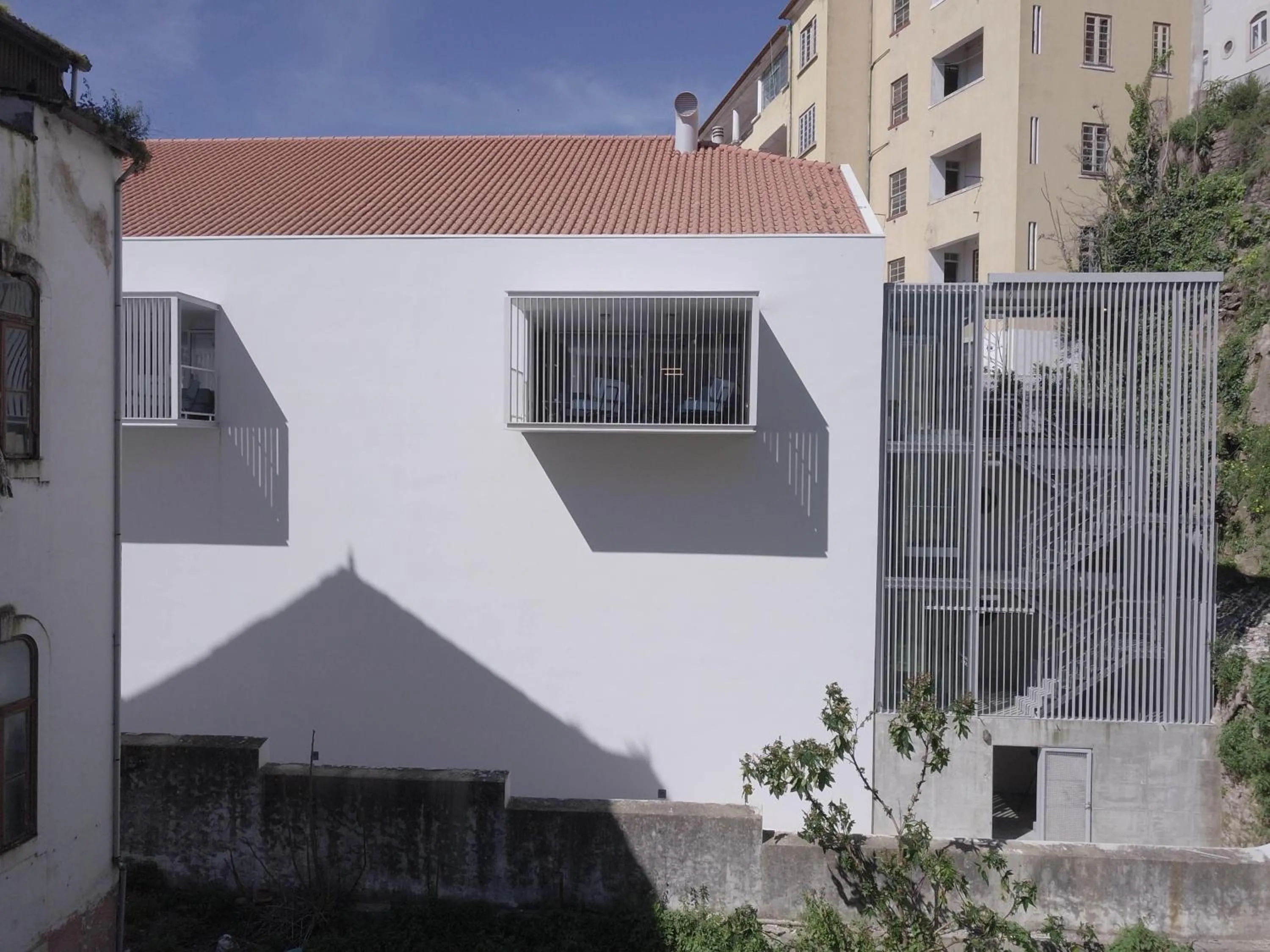 Property building in Zero Box Lodge Coimbra