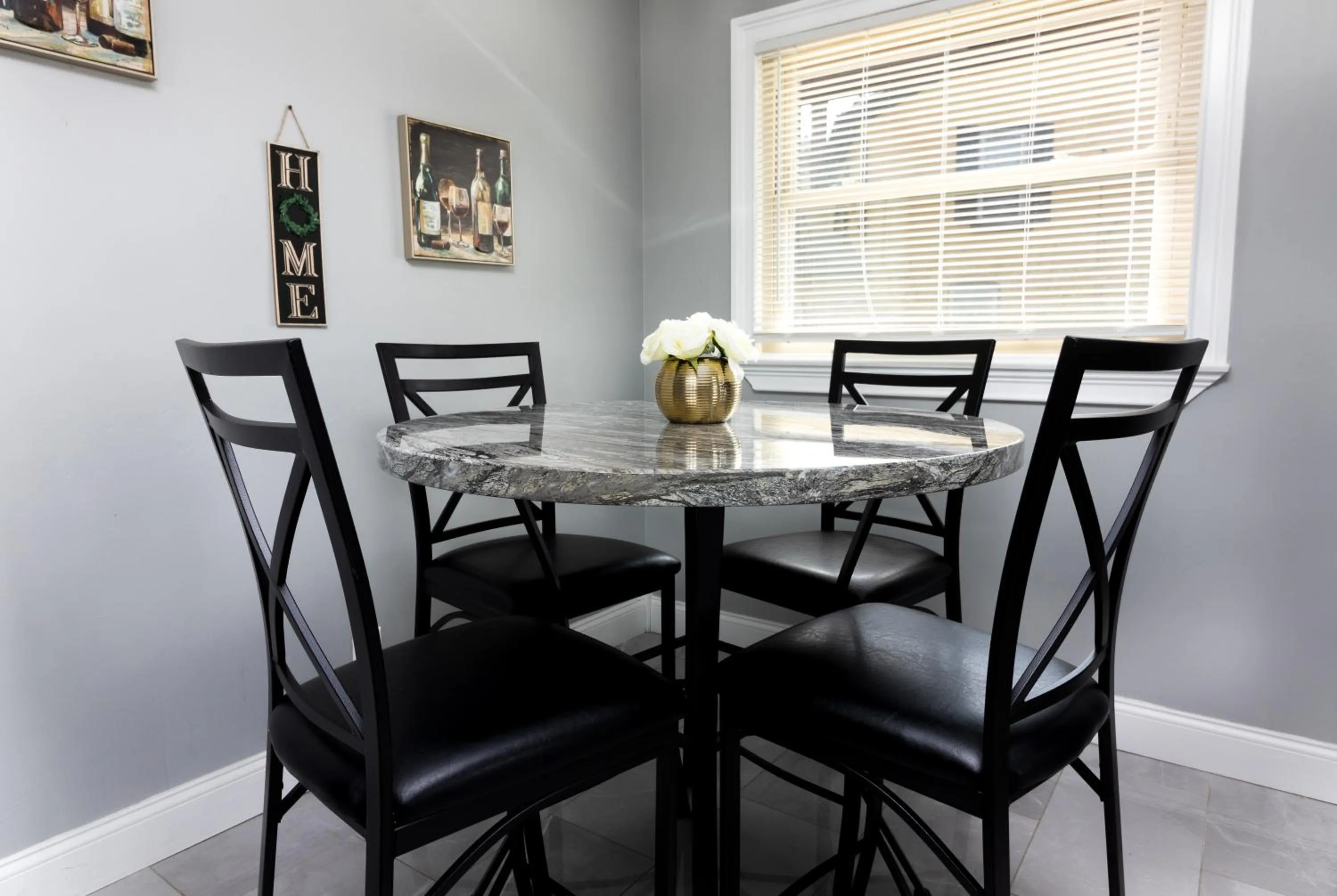 The Grand Gorge Villa-With Private Yard & Parking, Minutes From Falls & Casino by Niagara Hospitaliy