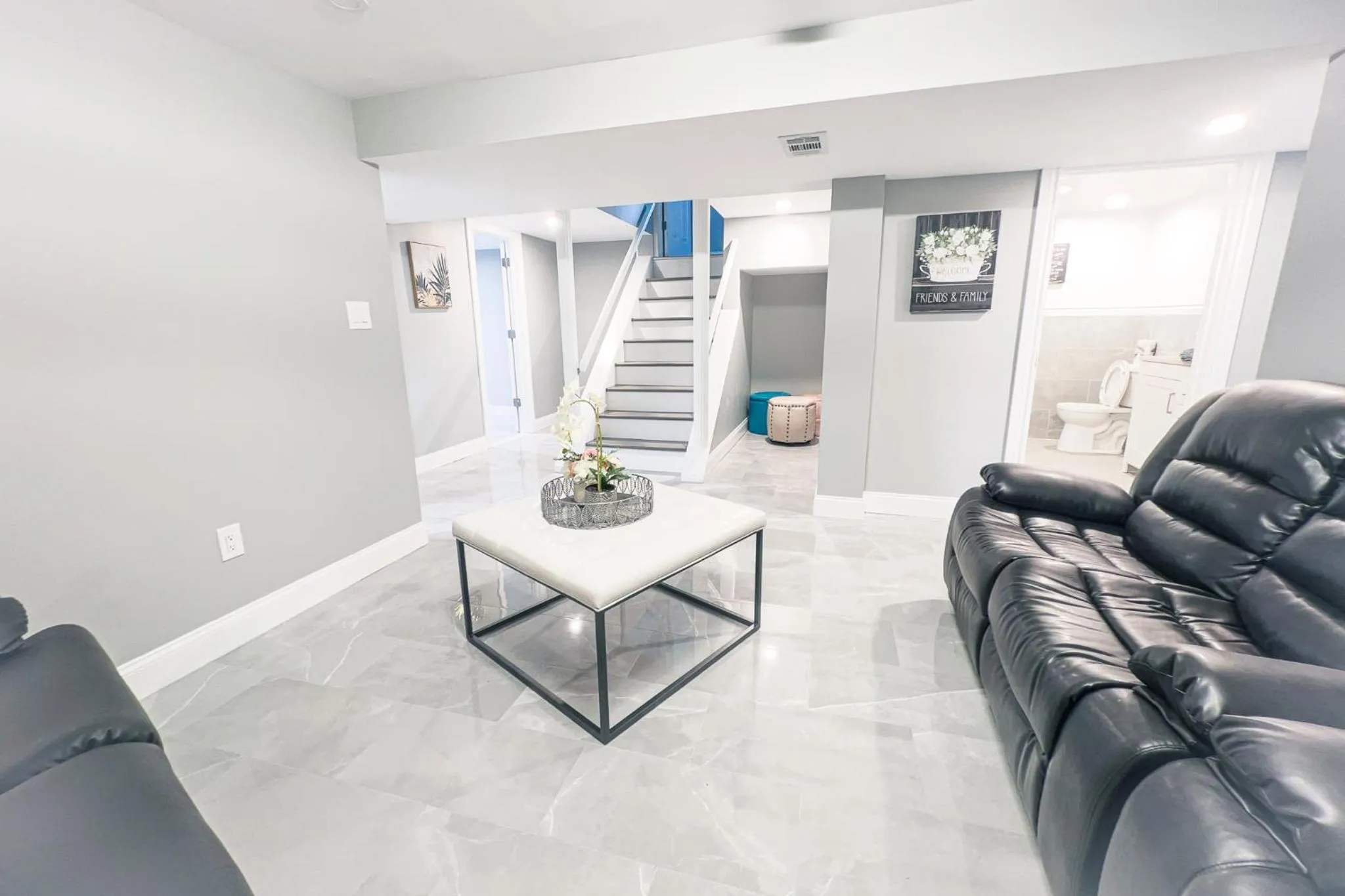 The Grand Gorge Villa-With Private Yard & Parking, Minutes From Falls & Casino by Niagara Hospitaliy