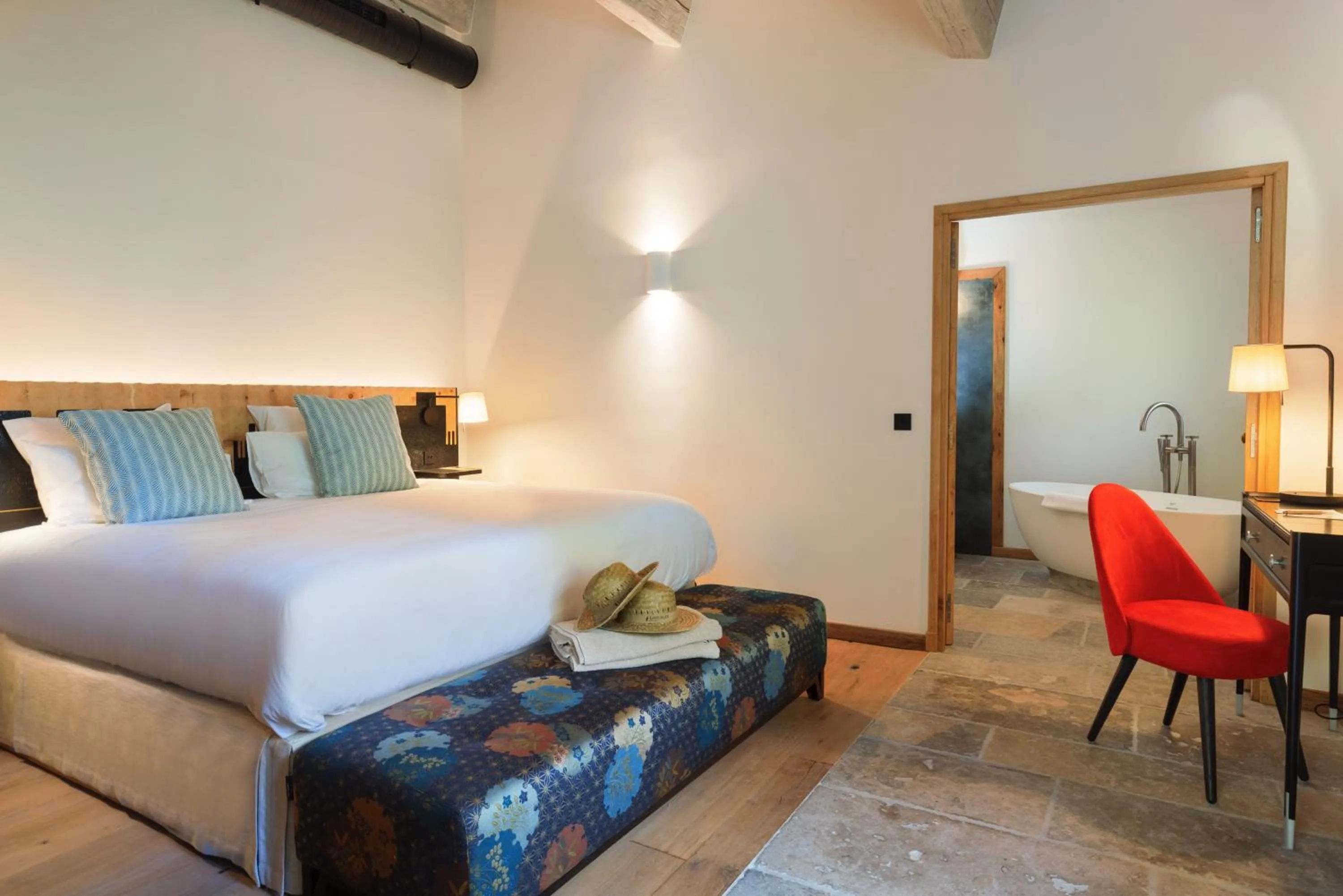 Bedroom, Bed in LOU CALEN