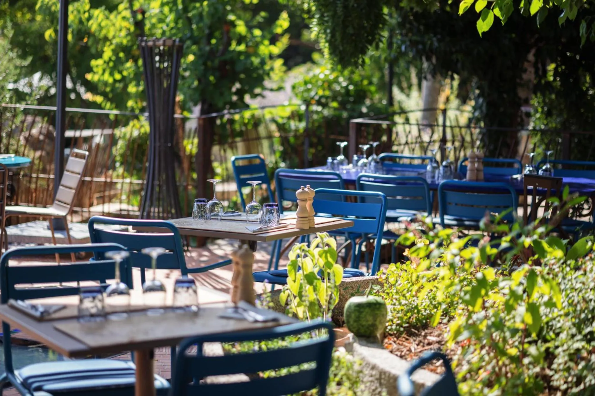 Restaurant/places to eat in LOU CALEN