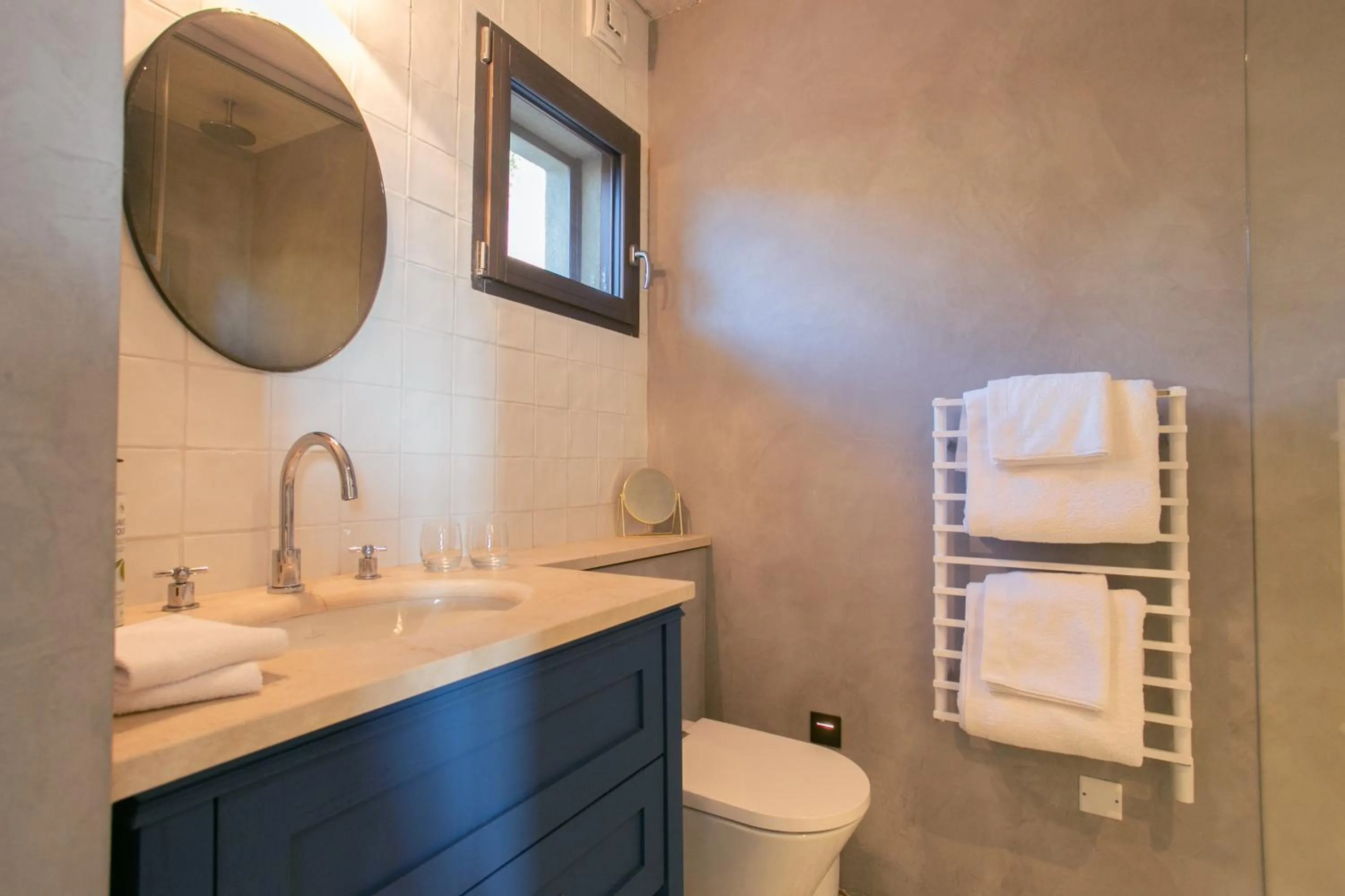 Bathroom in LOU CALEN