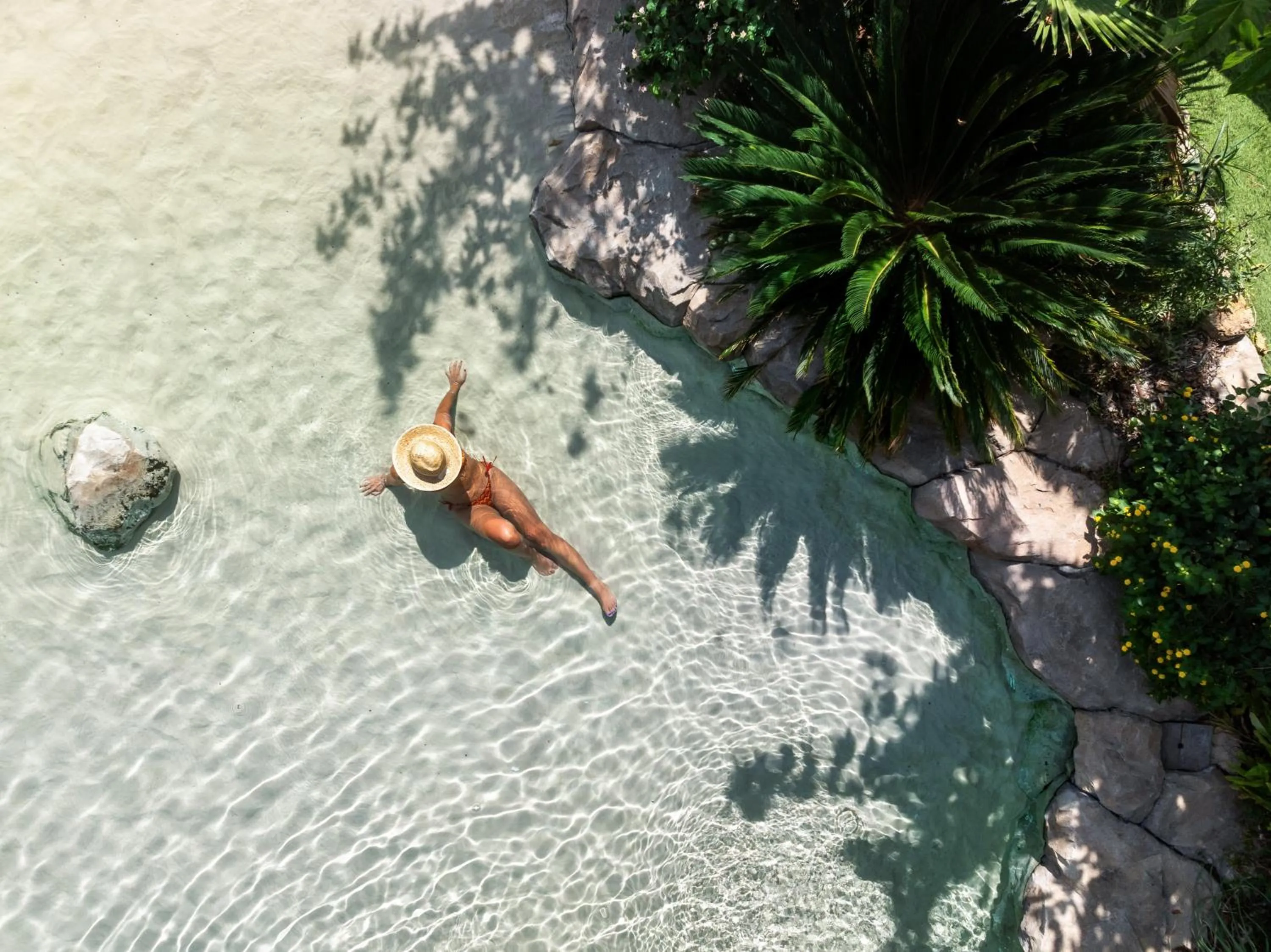 Pool view in LOU CALEN