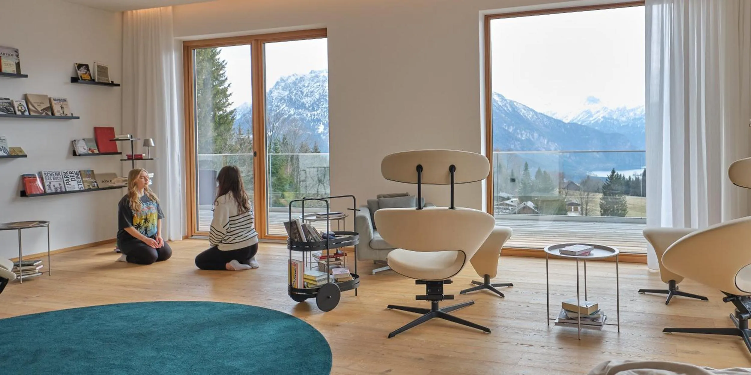 Communal lounge/ TV room in Lesehotel