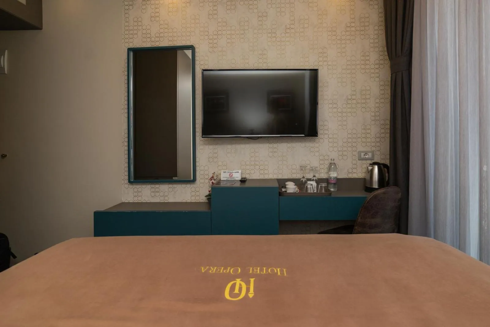 TV and multimedia, Bed in Hotel Opera