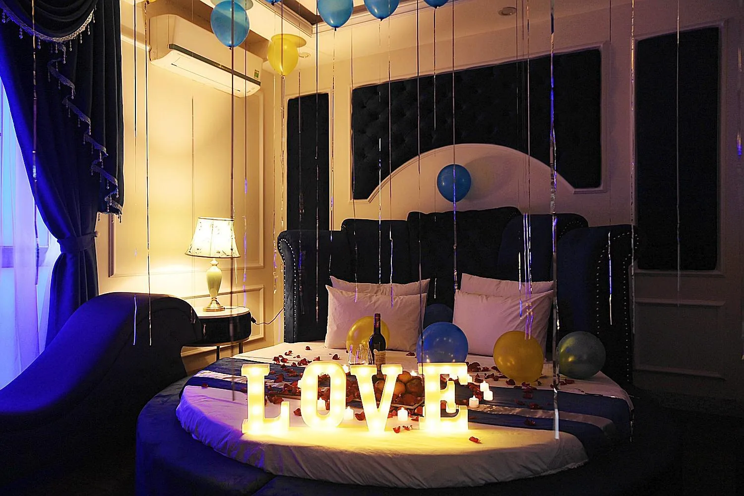 Bedroom in Hotel Royal II