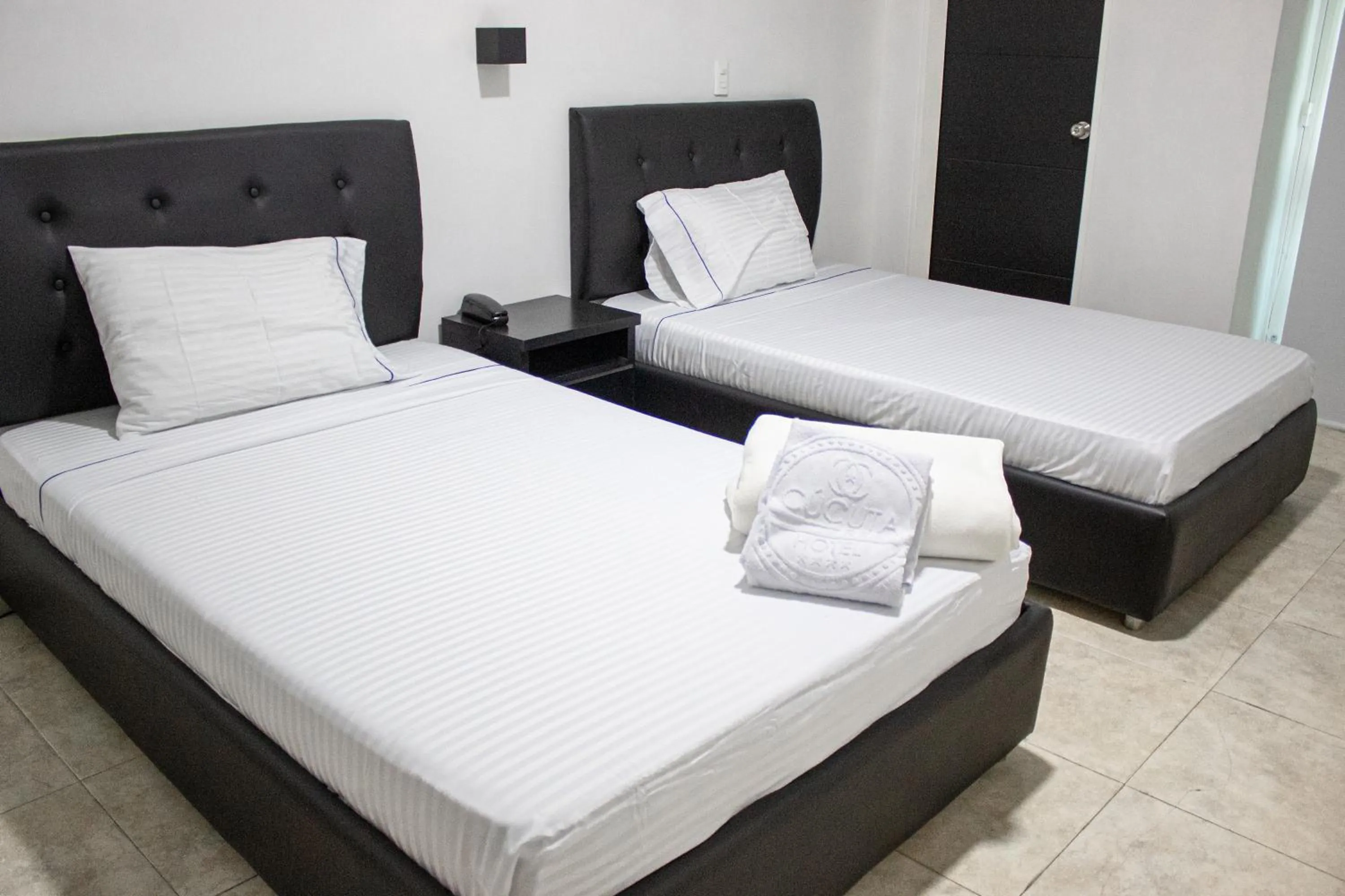 Twin Room in Hotel Fenix