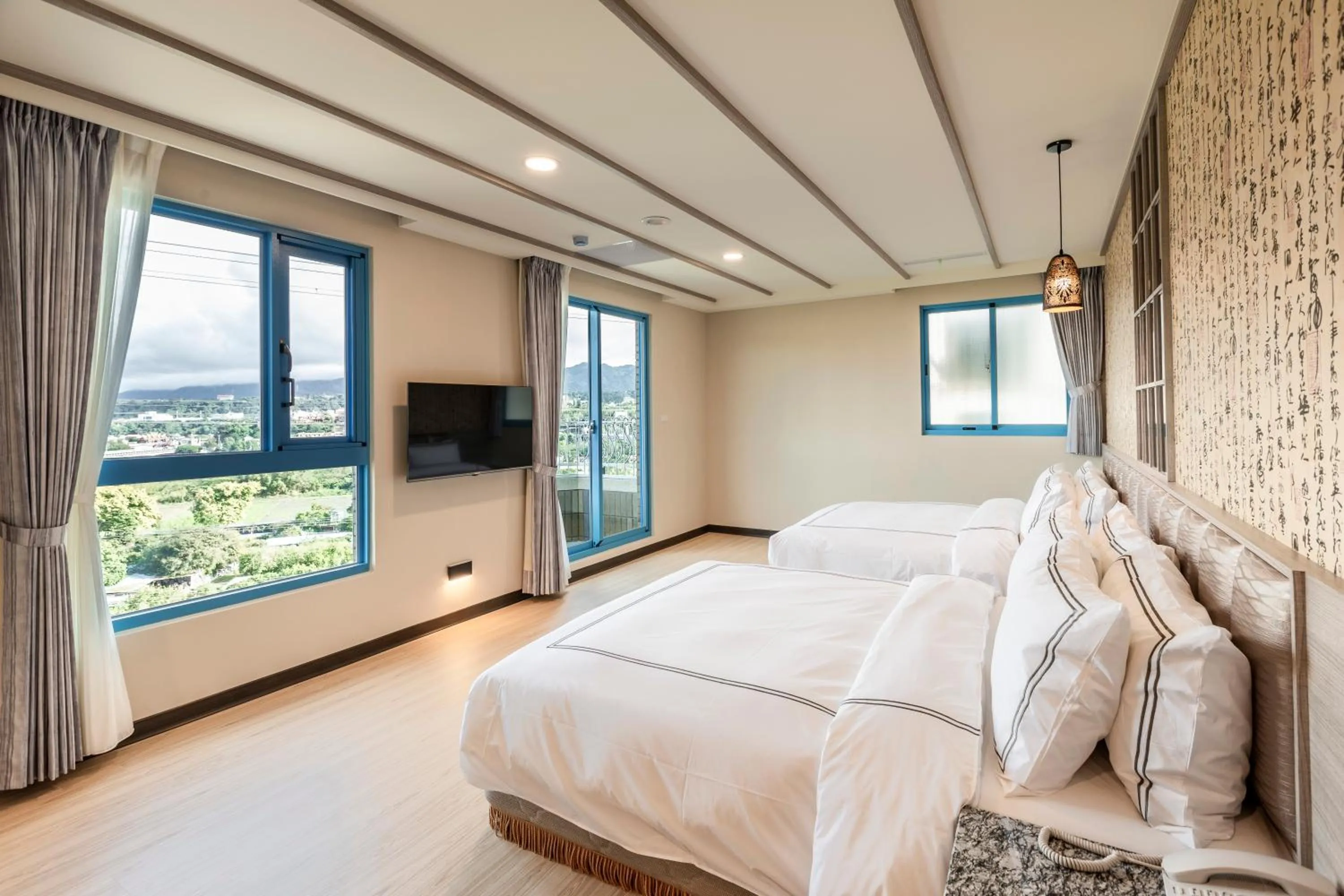 Photo of the whole room, Bed in San Chiao Hotel