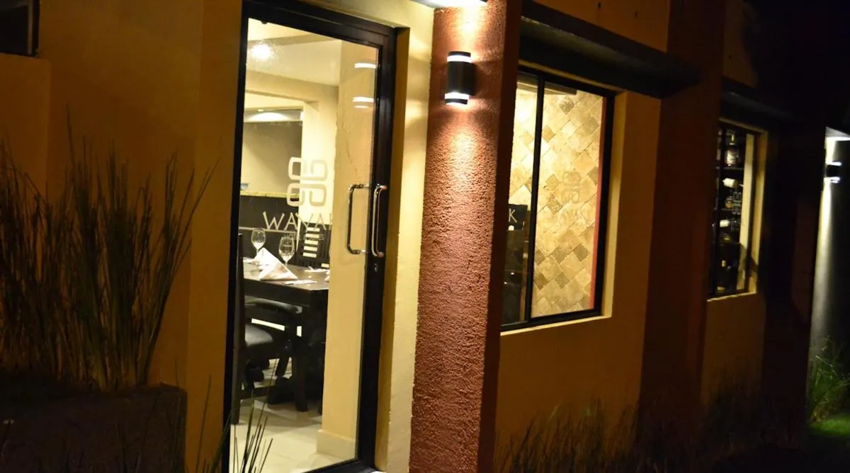 Restaurant/places to eat in Wayak Hotel