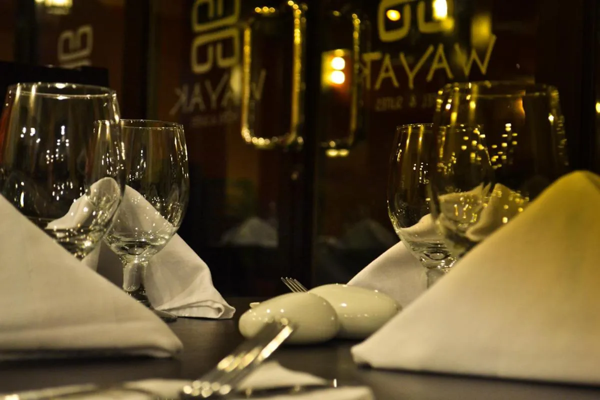 Restaurant/places to eat in Wayak Hotel