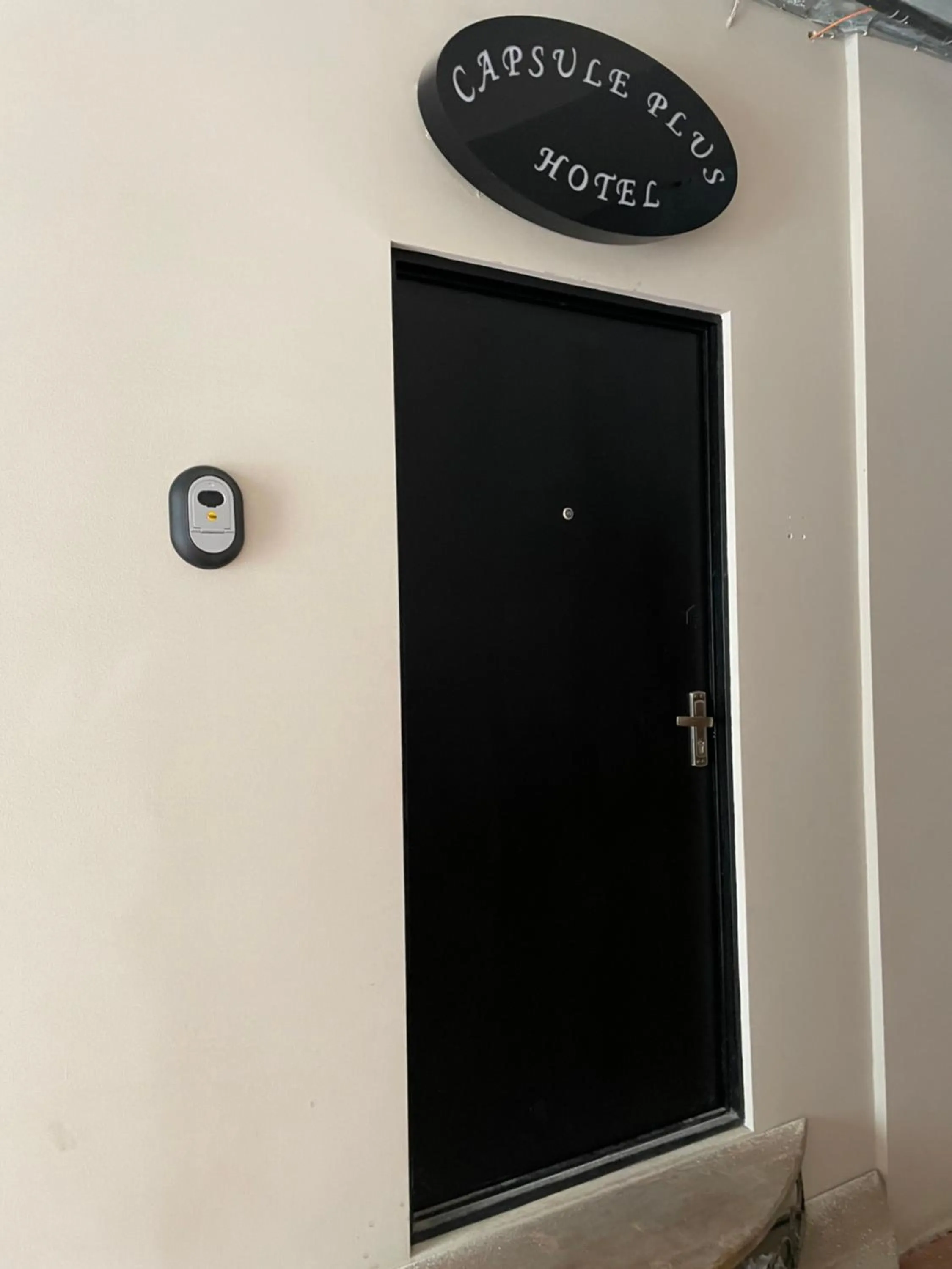 Facade/entrance in CapsulePlus