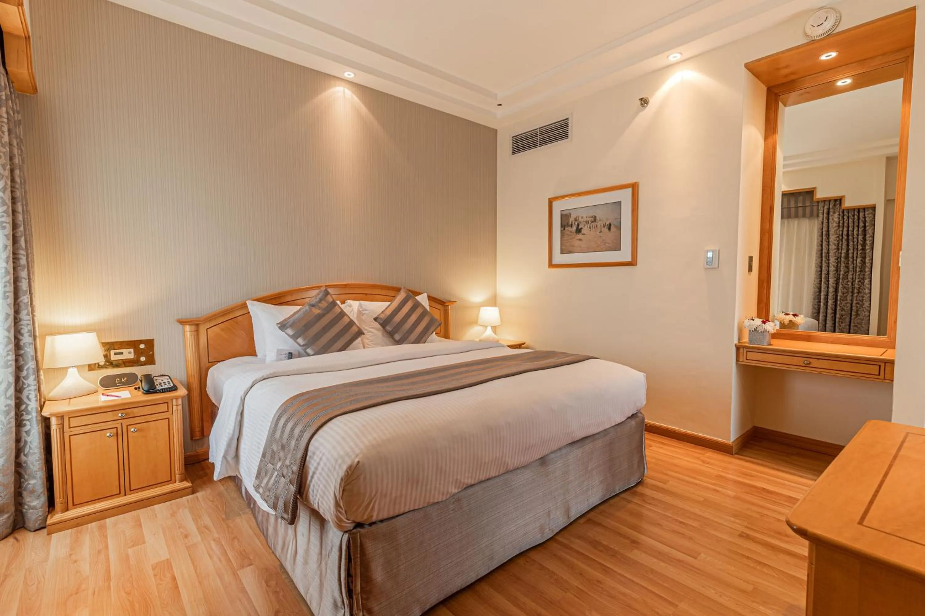 Bedroom, Bed in Millennium Downtown