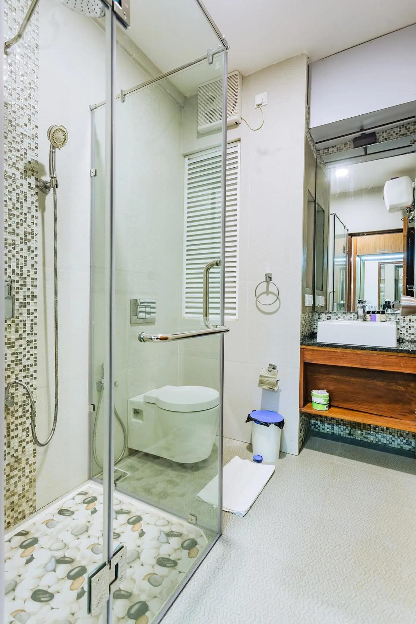 Toilet in Beach & Bliss Mirissa