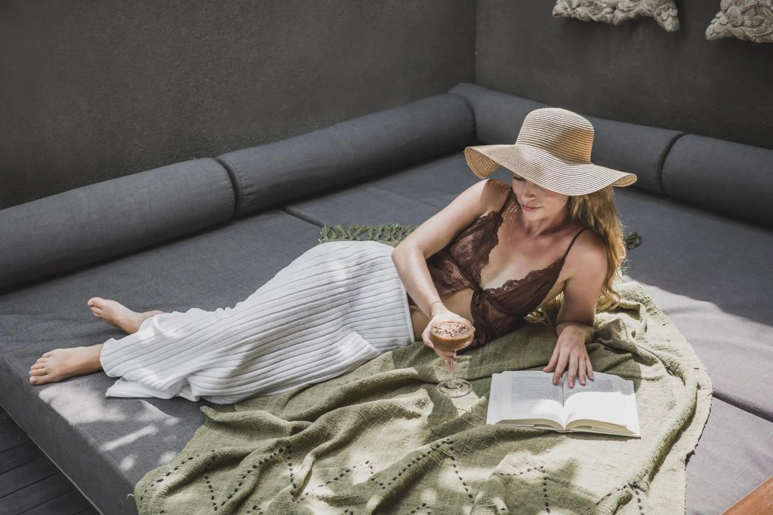 sunbed in Blossom Eco Luxe Villas by Ekosistem sunbed in Blossom Eco Luxe Villas by Ekosistem