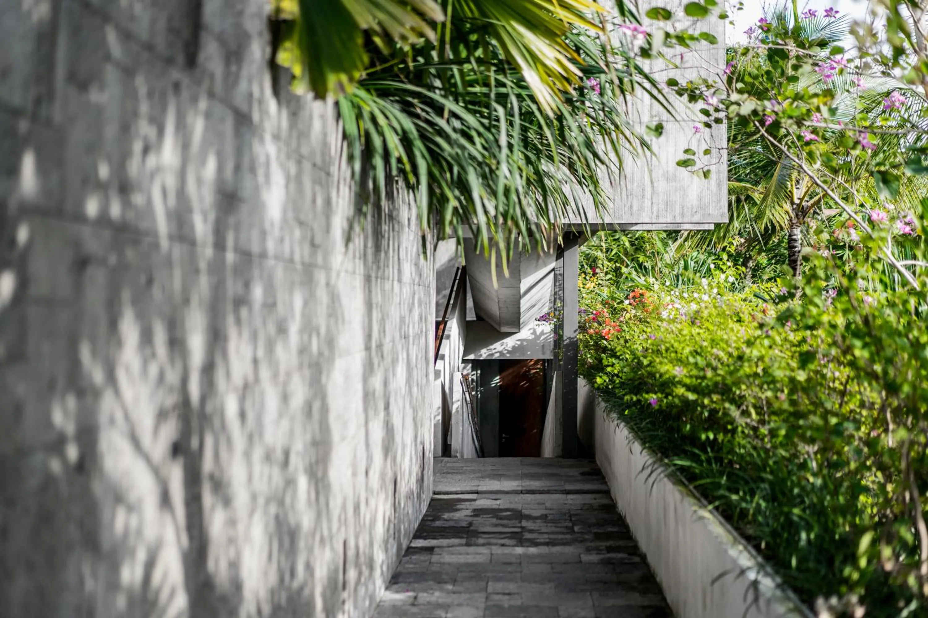 Facade/entrance in Blossom Eco Luxe Villas by Ekosistem