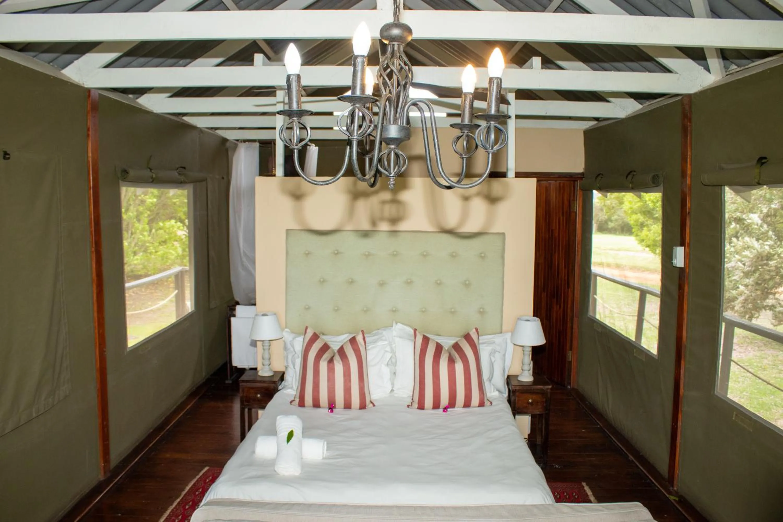 Shower, Bed in Misty Mountain Reserve