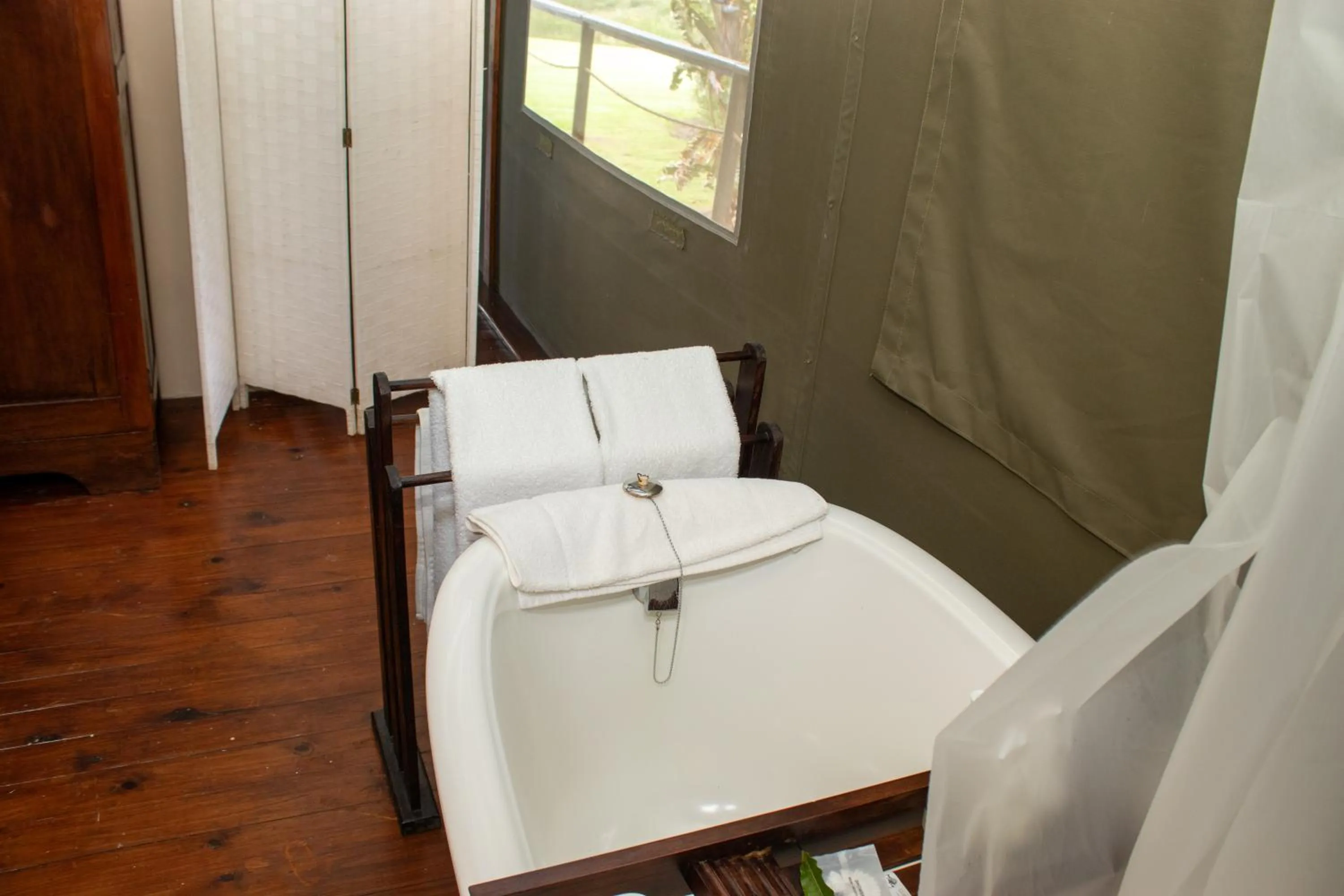 Bath, Bed in Misty Mountain Reserve