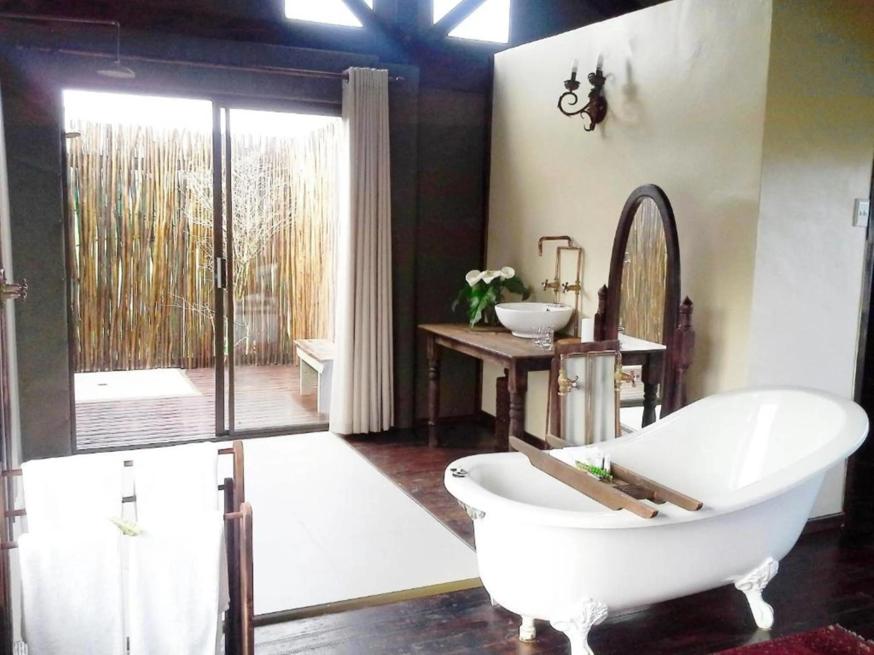 Shower, Bed in Misty Mountain Reserve