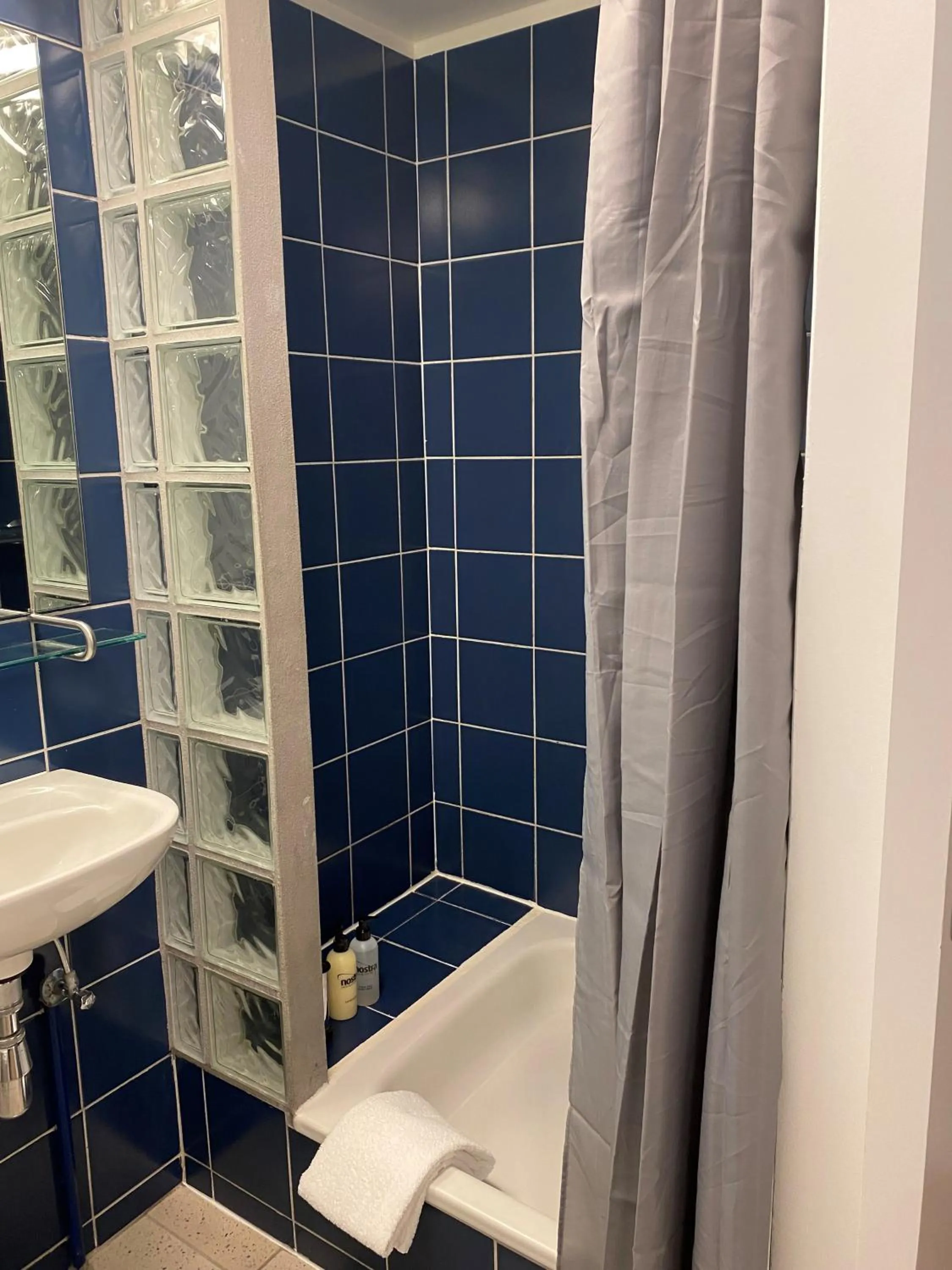 Bathroom in Day Dream Soleyjargata Rooms & Apartments