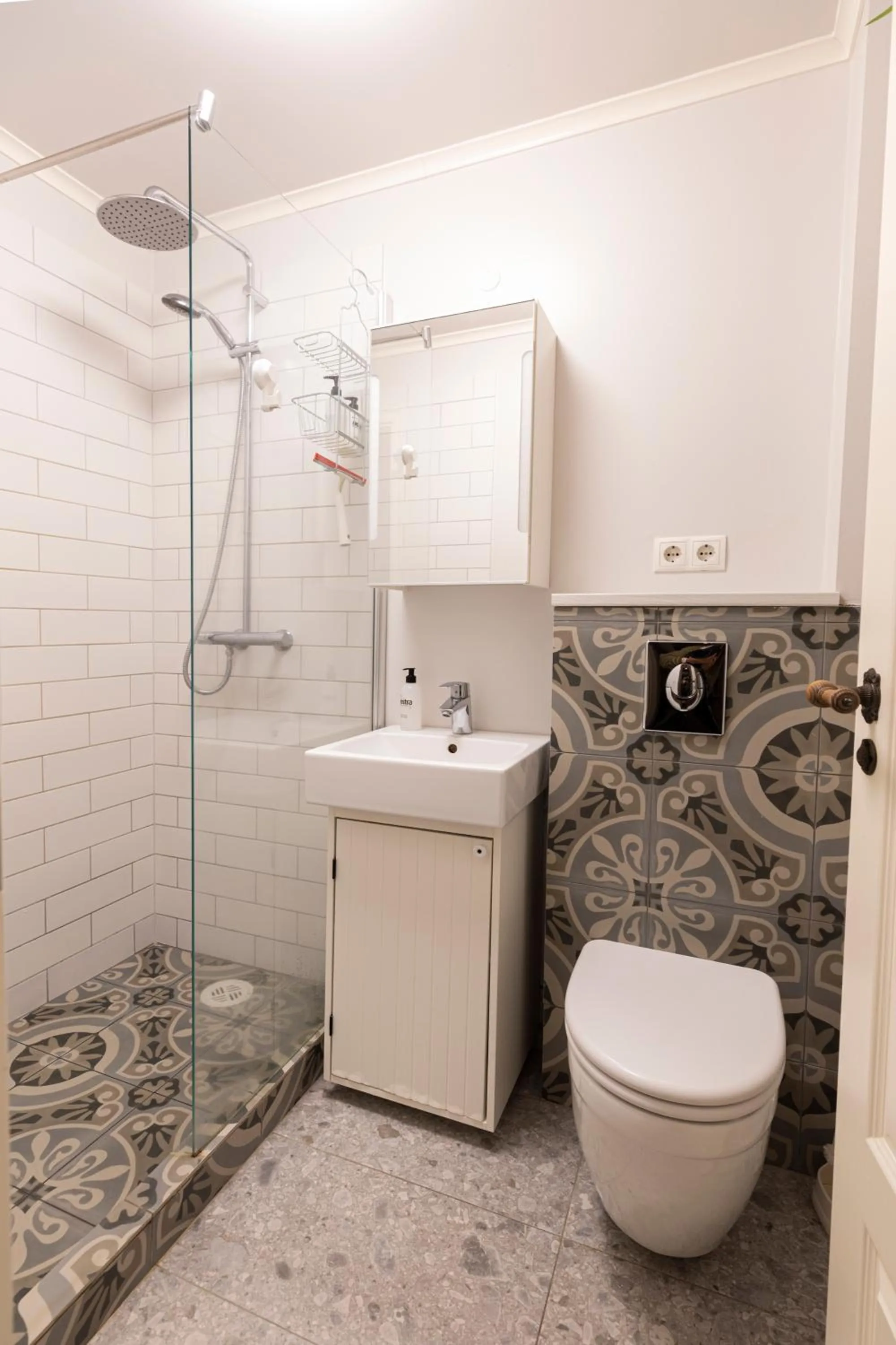 Shower in Day Dream Soleyjargata Rooms & Apartments