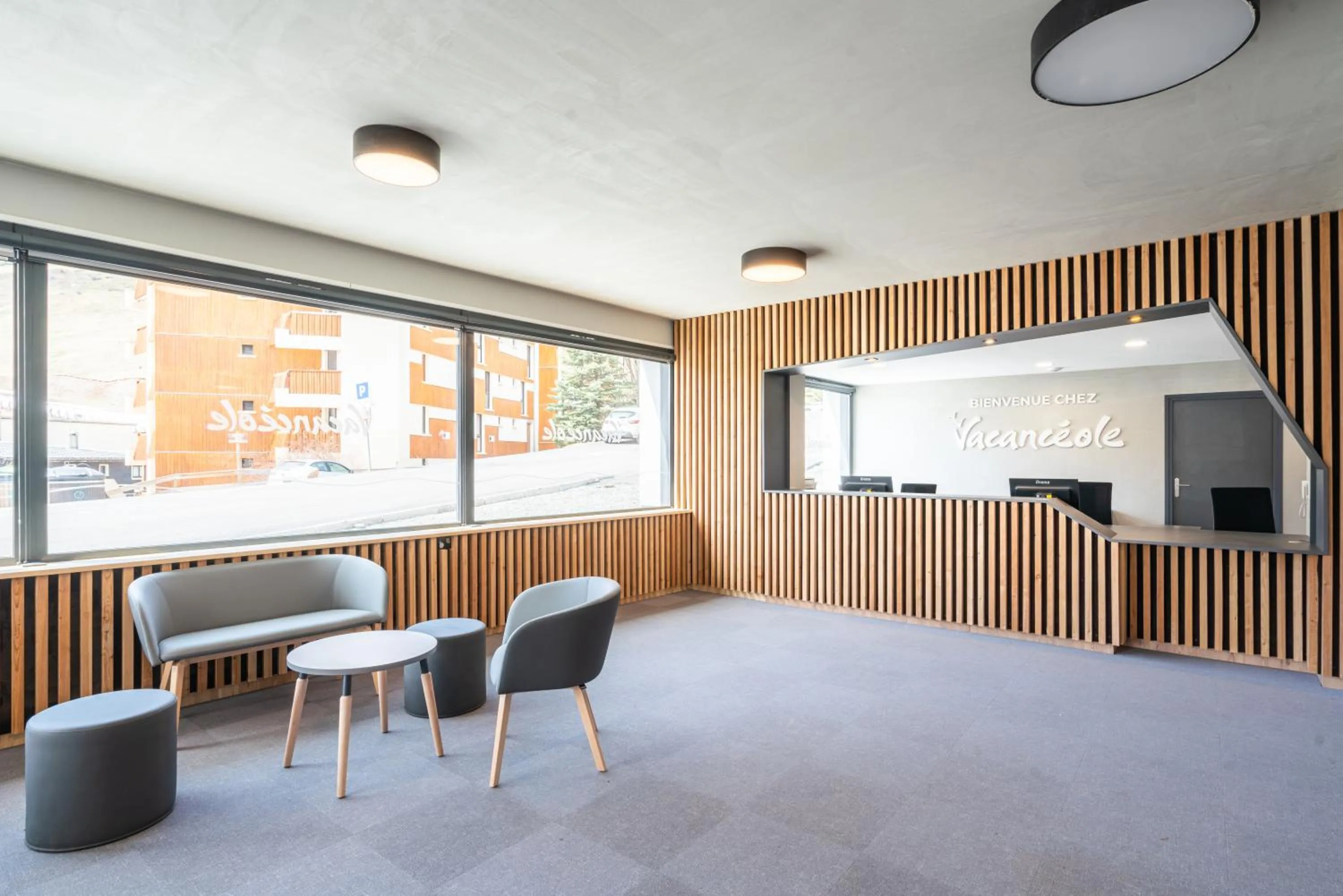 Lobby or reception in Résidence Vacancéole - Les Ecrins d'Auris