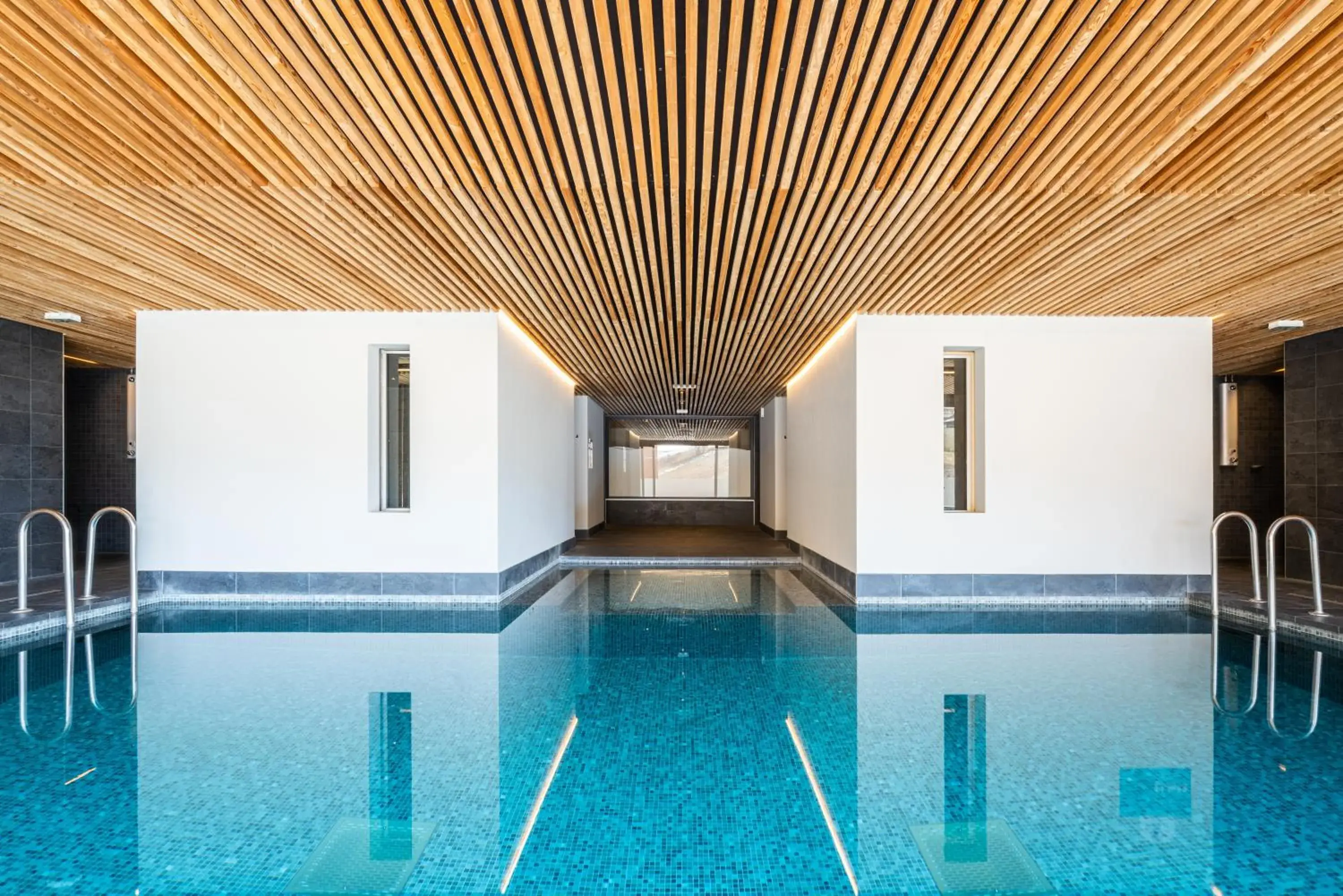 Swimming pool in Résidence Vacancéole - Les Ecrins d'Auris Swimming pool in Résidence Vacancéole - Les Ecrins d'Auris