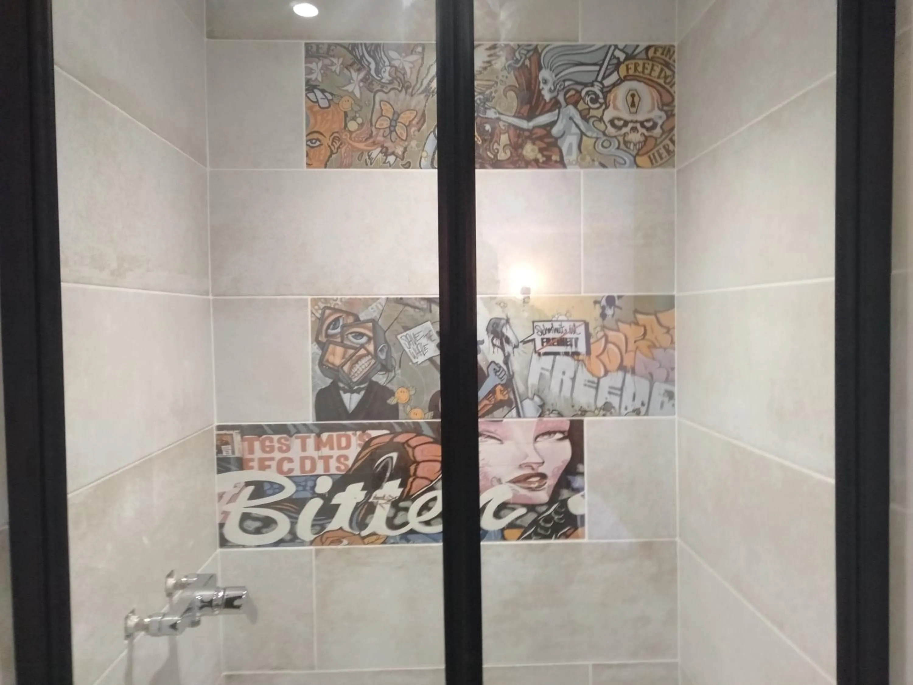 Shower in Urban Style Arl HOTEL