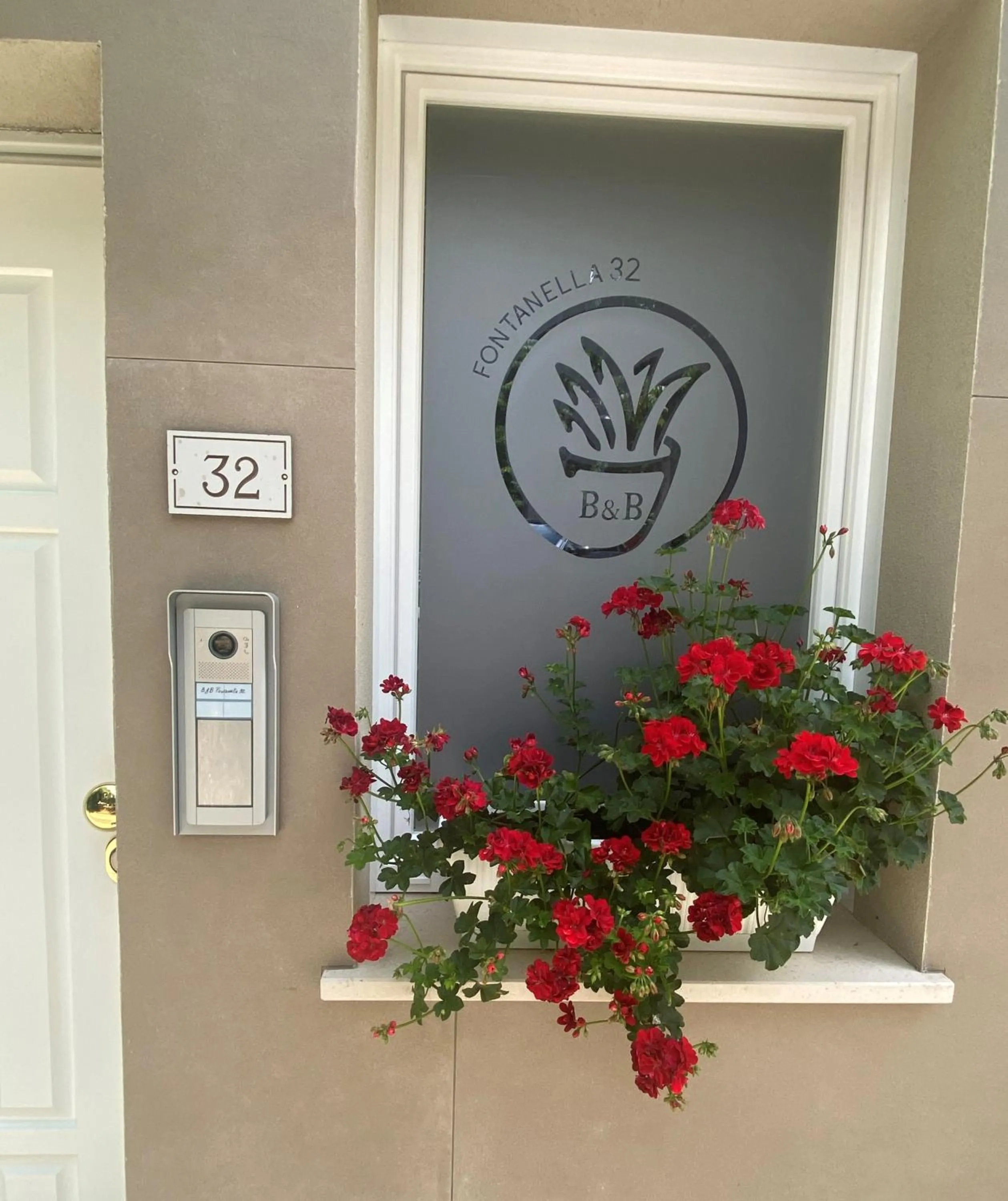 Facade/entrance in B&B Fontanella 32