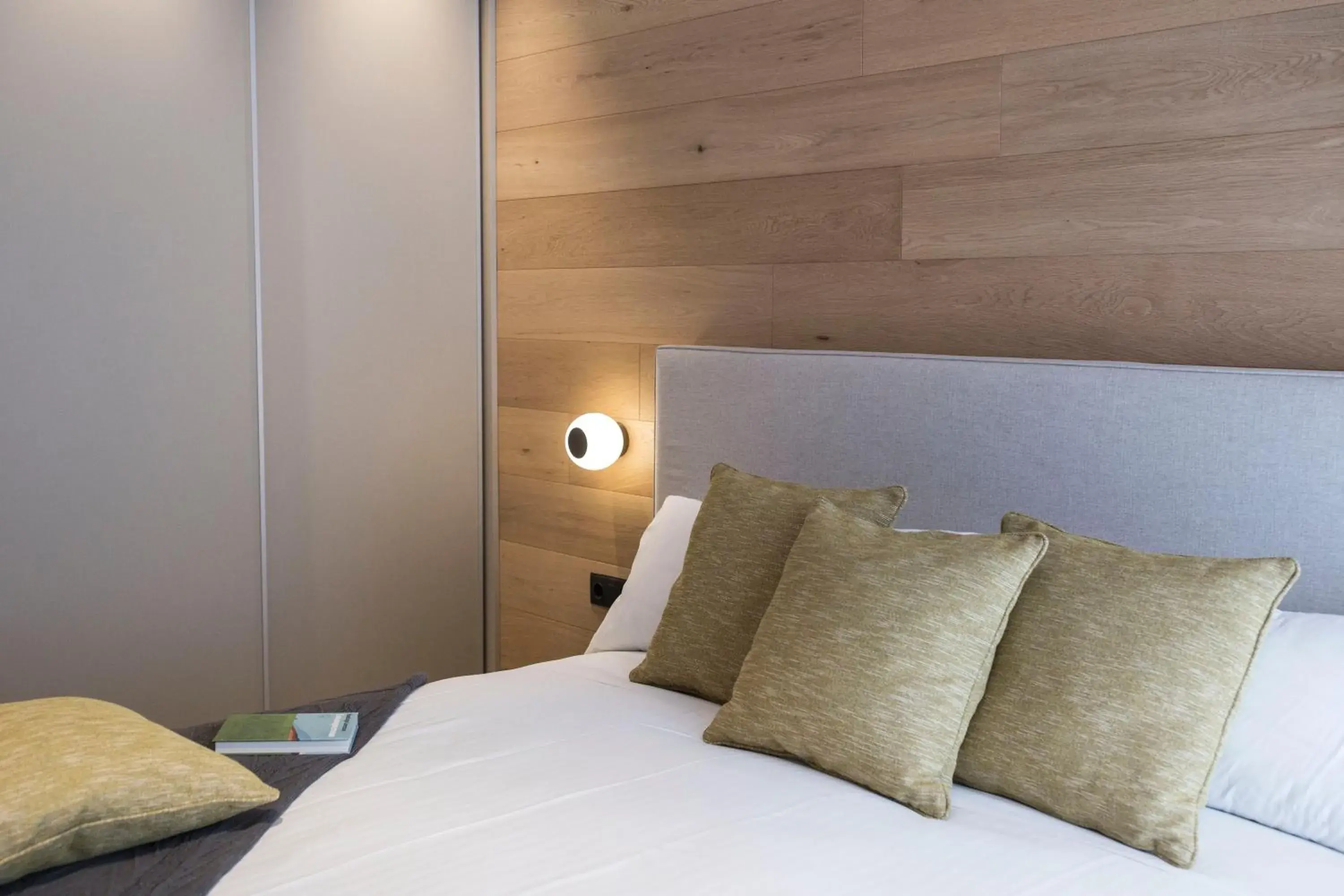 Decorative detail, Bed in Goodnight Cádiz Apartments Decorative detail, Bed in Goodnight Cádiz Apartments