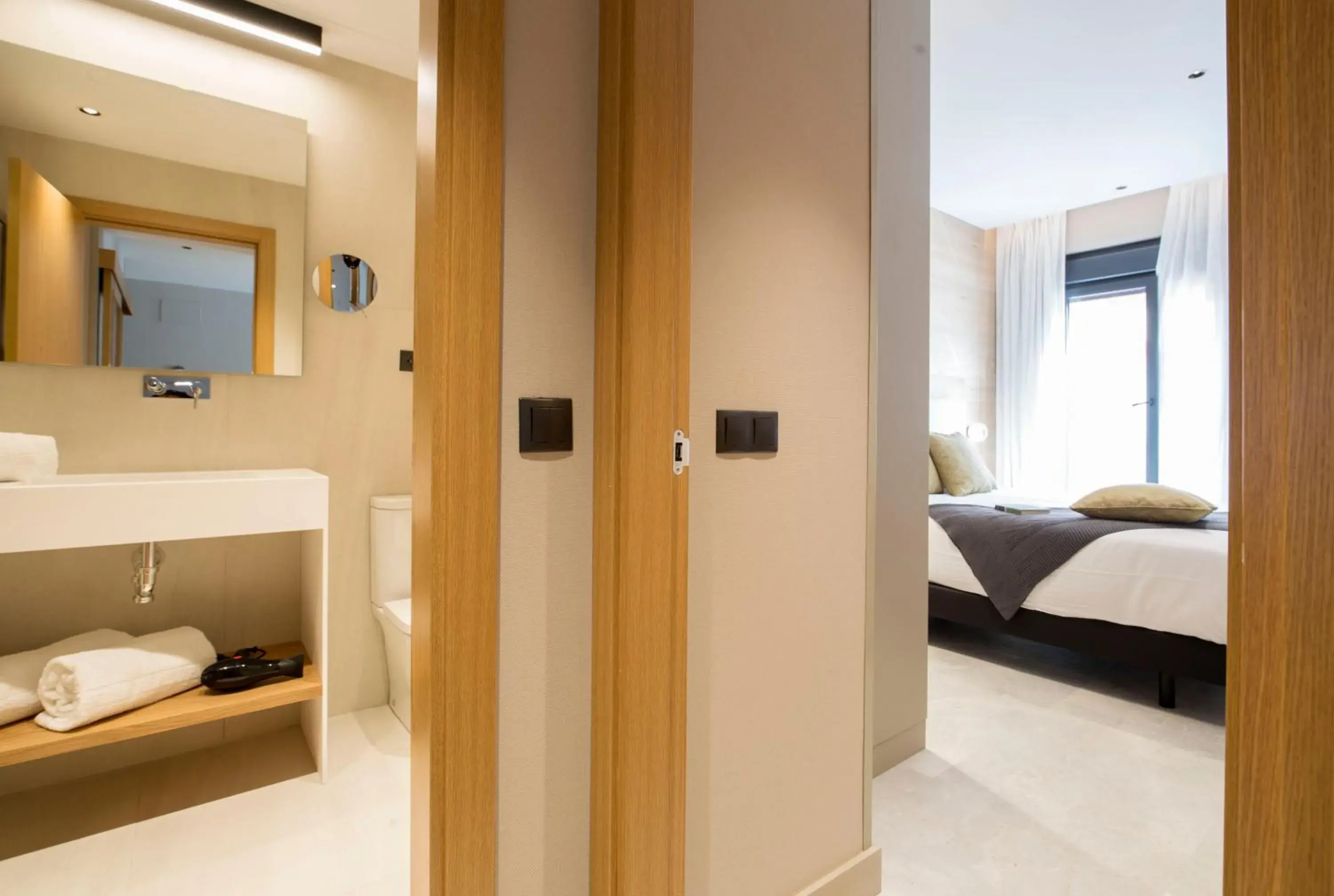 Bathroom, Bed in Goodnight Cádiz Apartments Bathroom, Bed in Goodnight Cádiz Apartments