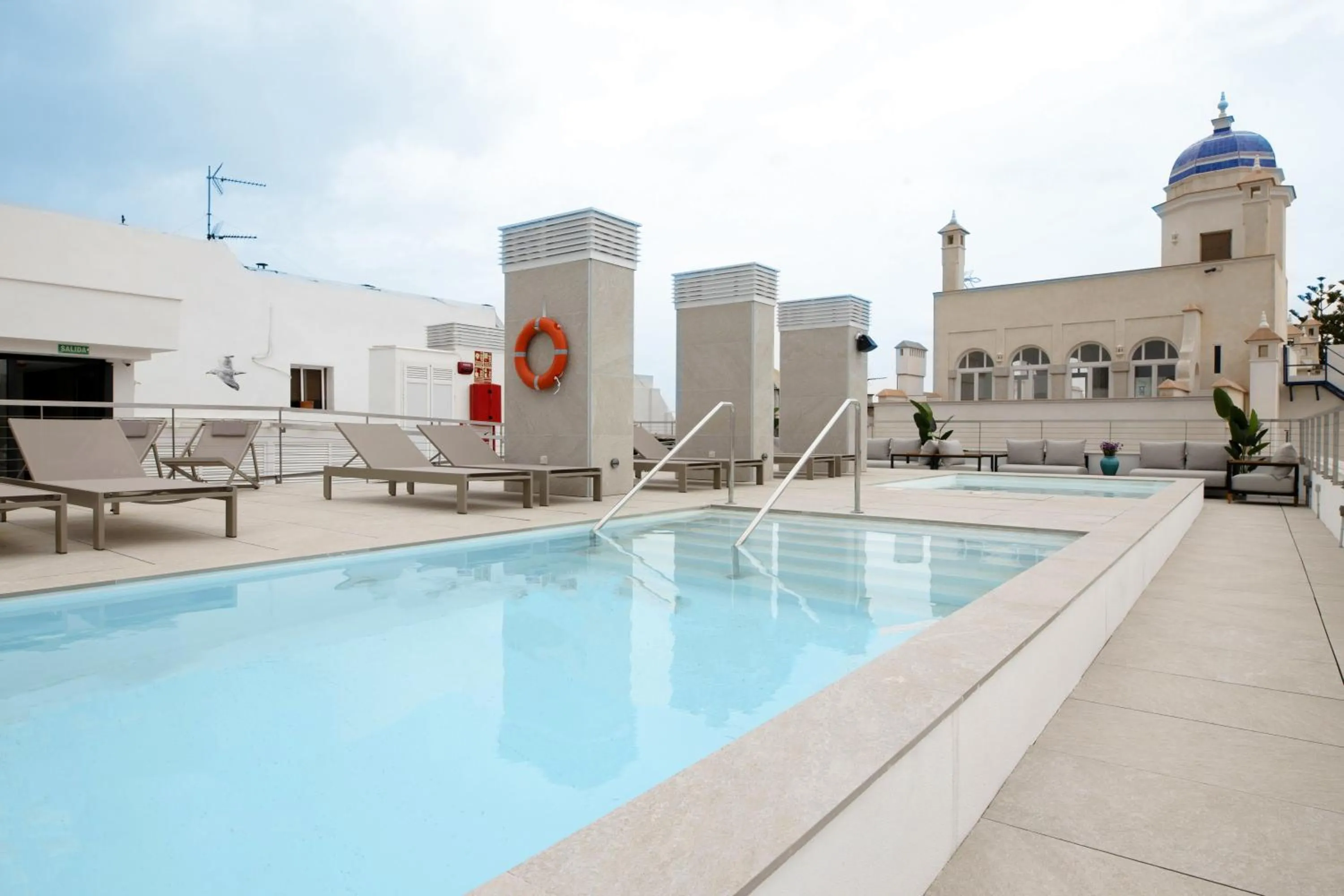 Swimming pool in Goodnight Cádiz Apartments
