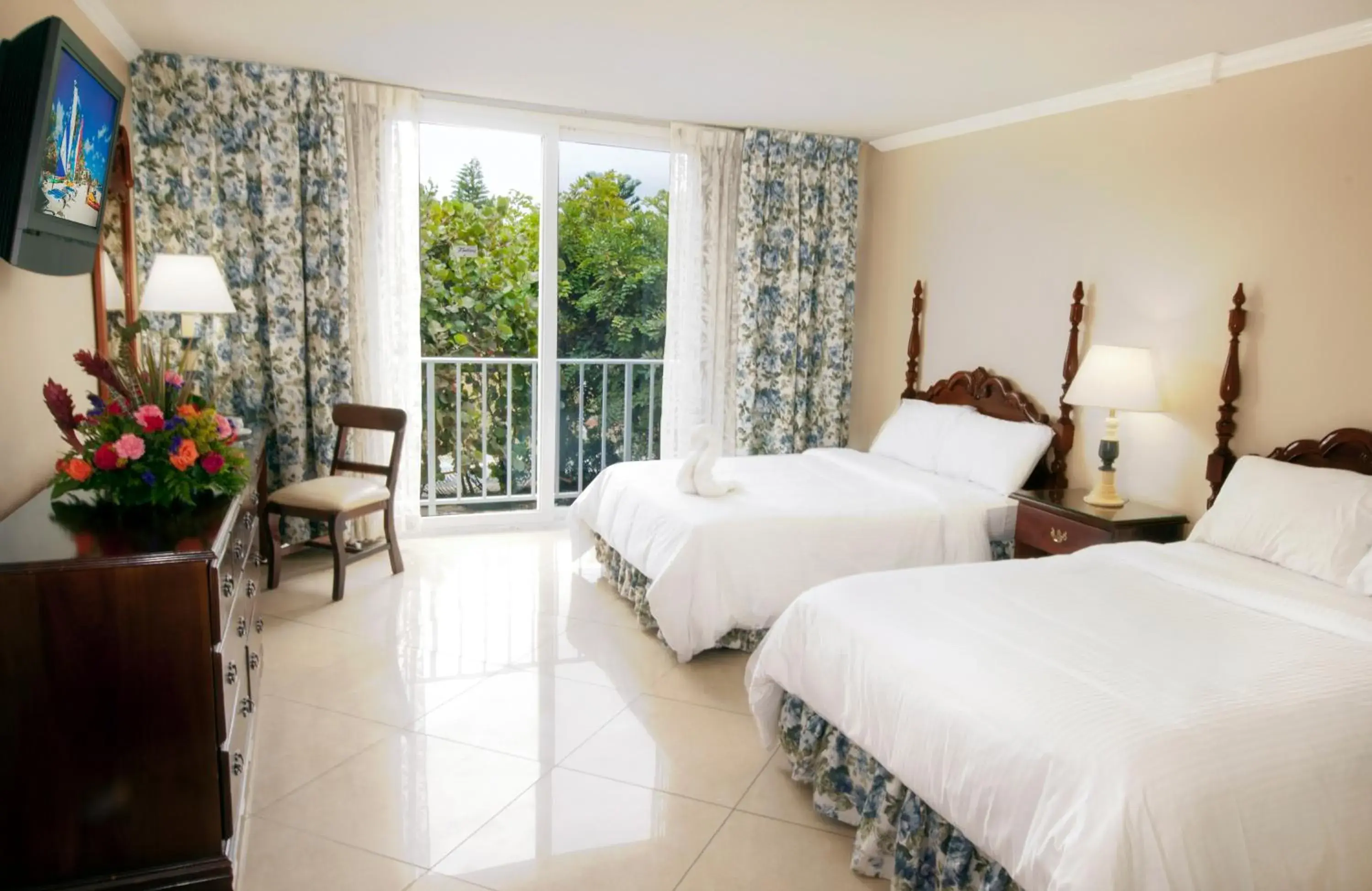 Bedroom, Bed in Breezes Resort & Spa All Inclusive, Bahamas Bedroom, Bed in Breezes Resort & Spa All Inclusive, Bahamas